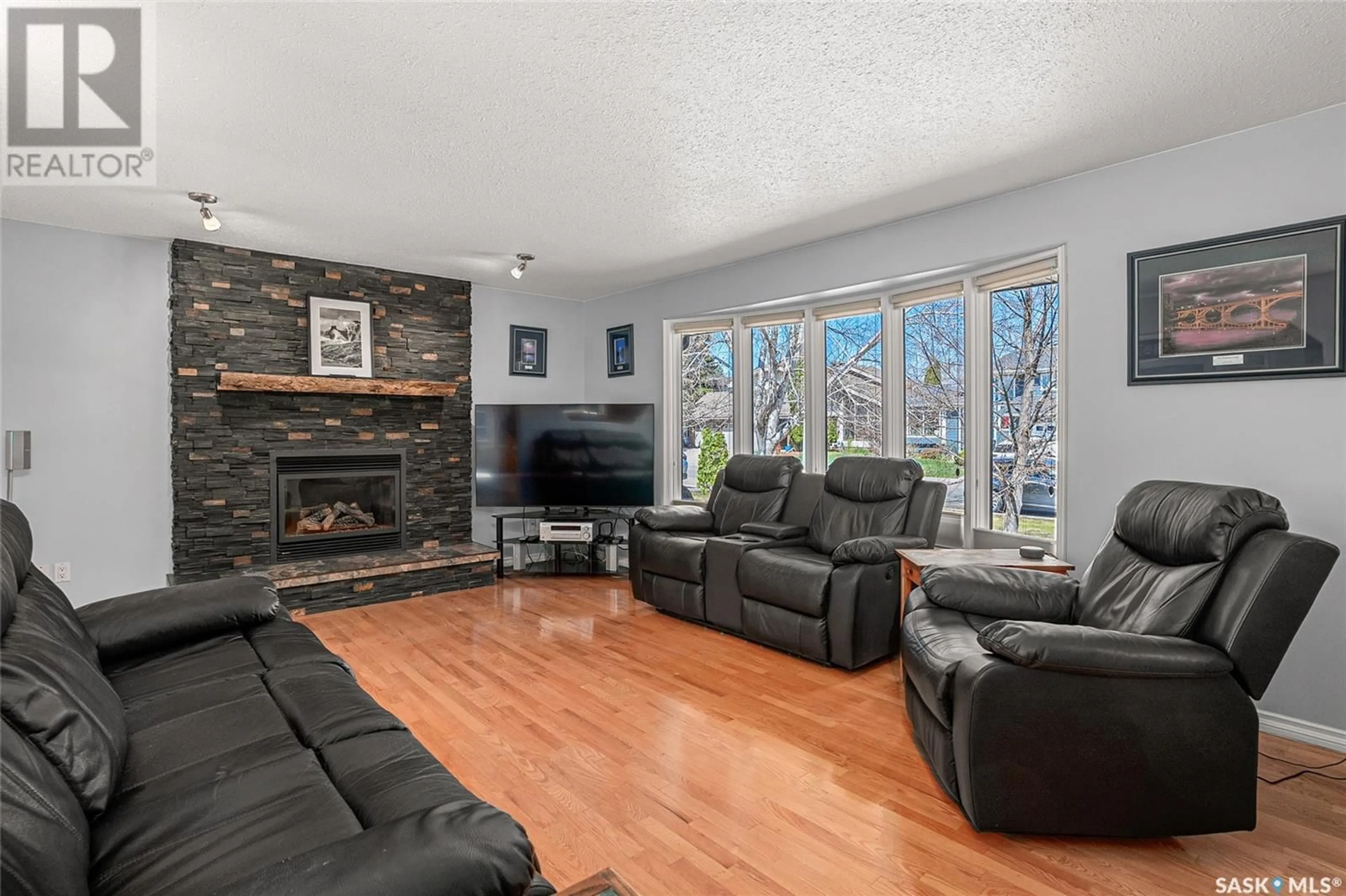 Living room with furniture, unknown for 154 WHITESHORE CRESCENT, Saskatoon Saskatchewan S7J3W5