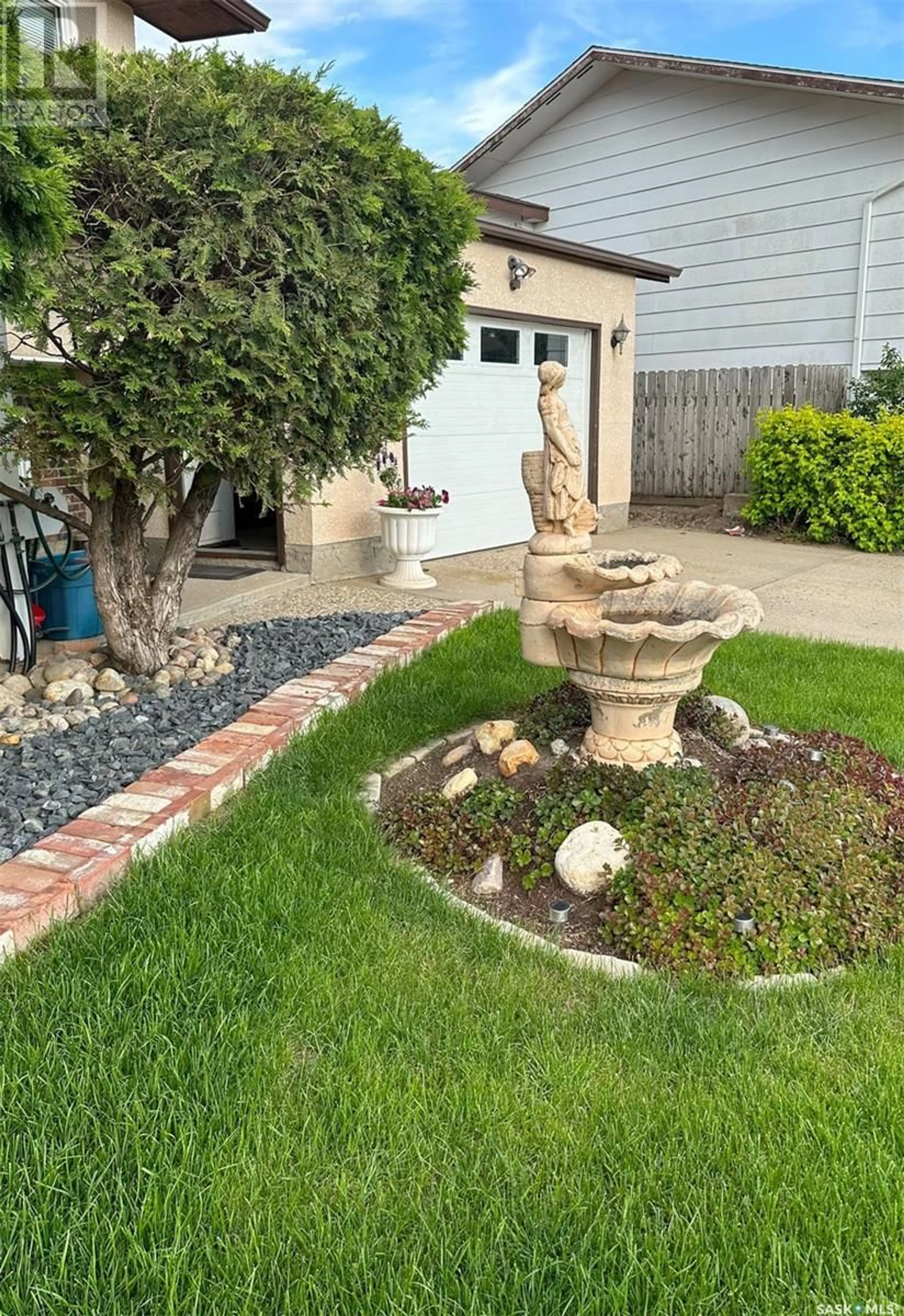 Patio, street for 1523 CREE CRESCENT, Moose Jaw Saskatchewan S6H7G2