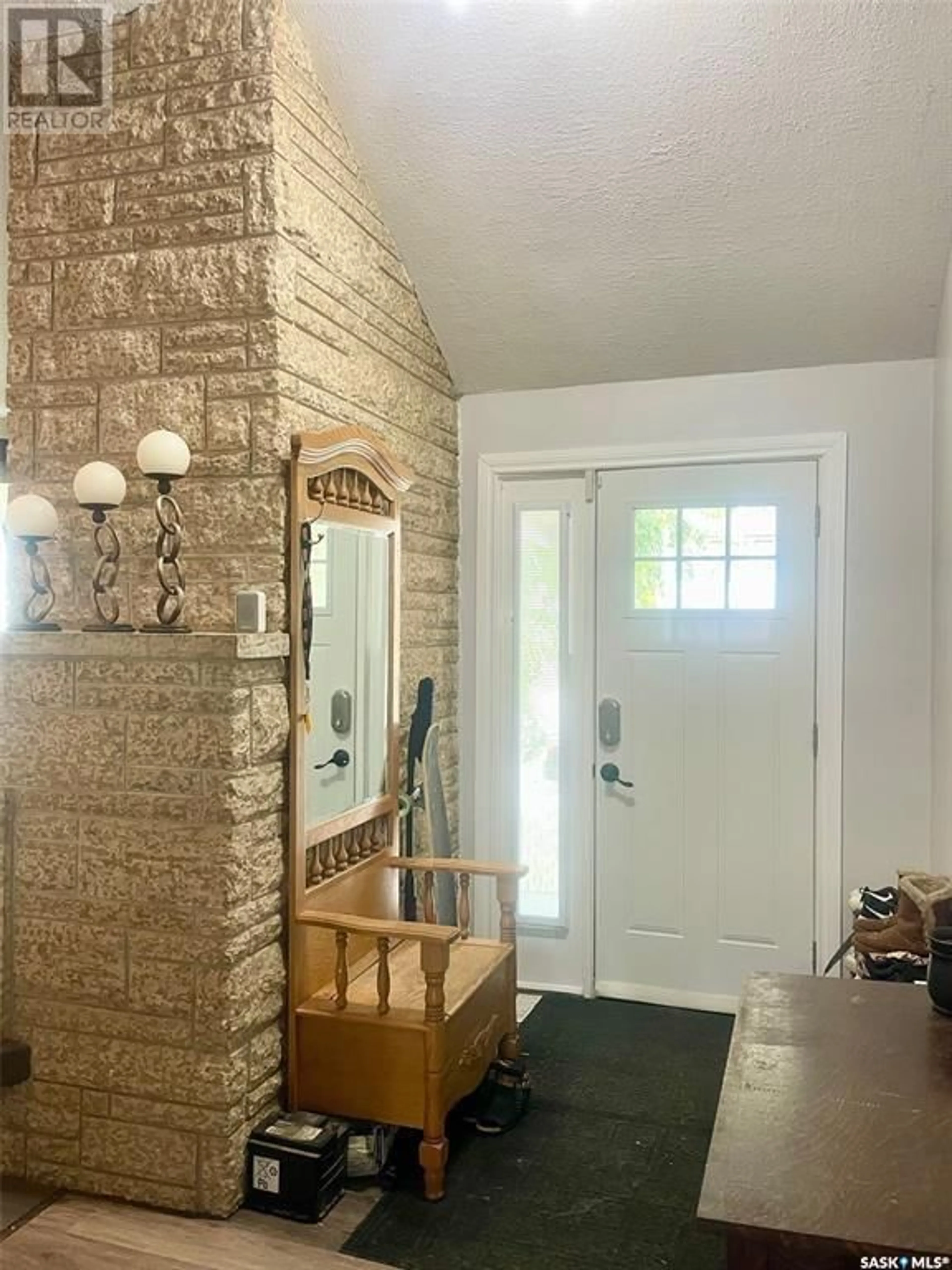 Indoor entryway for 20 ELMWOOD PLACE, Yorkton Saskatchewan S3N3K8
