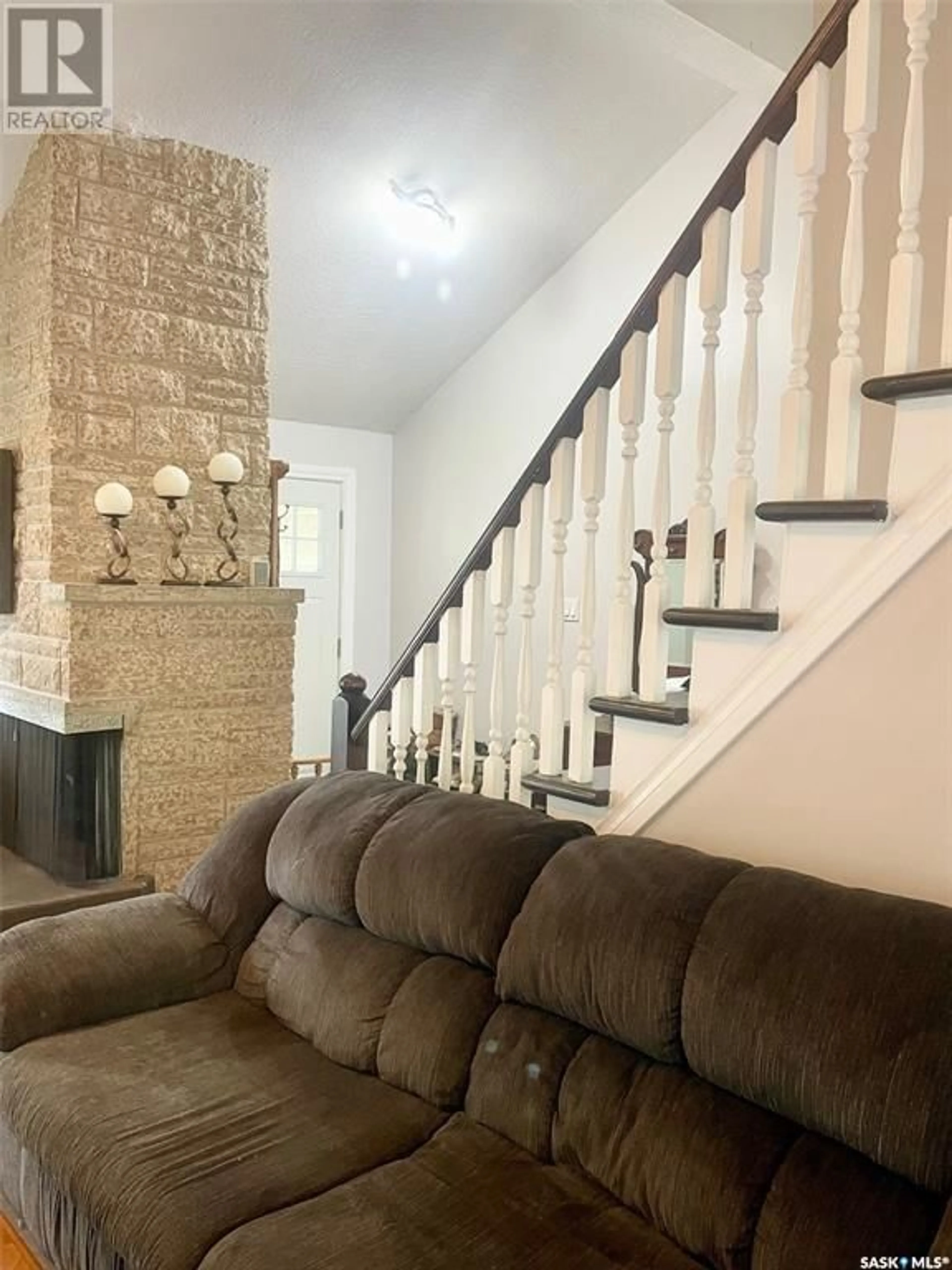 Stairs for 20 ELMWOOD PLACE, Yorkton Saskatchewan S3N3K8