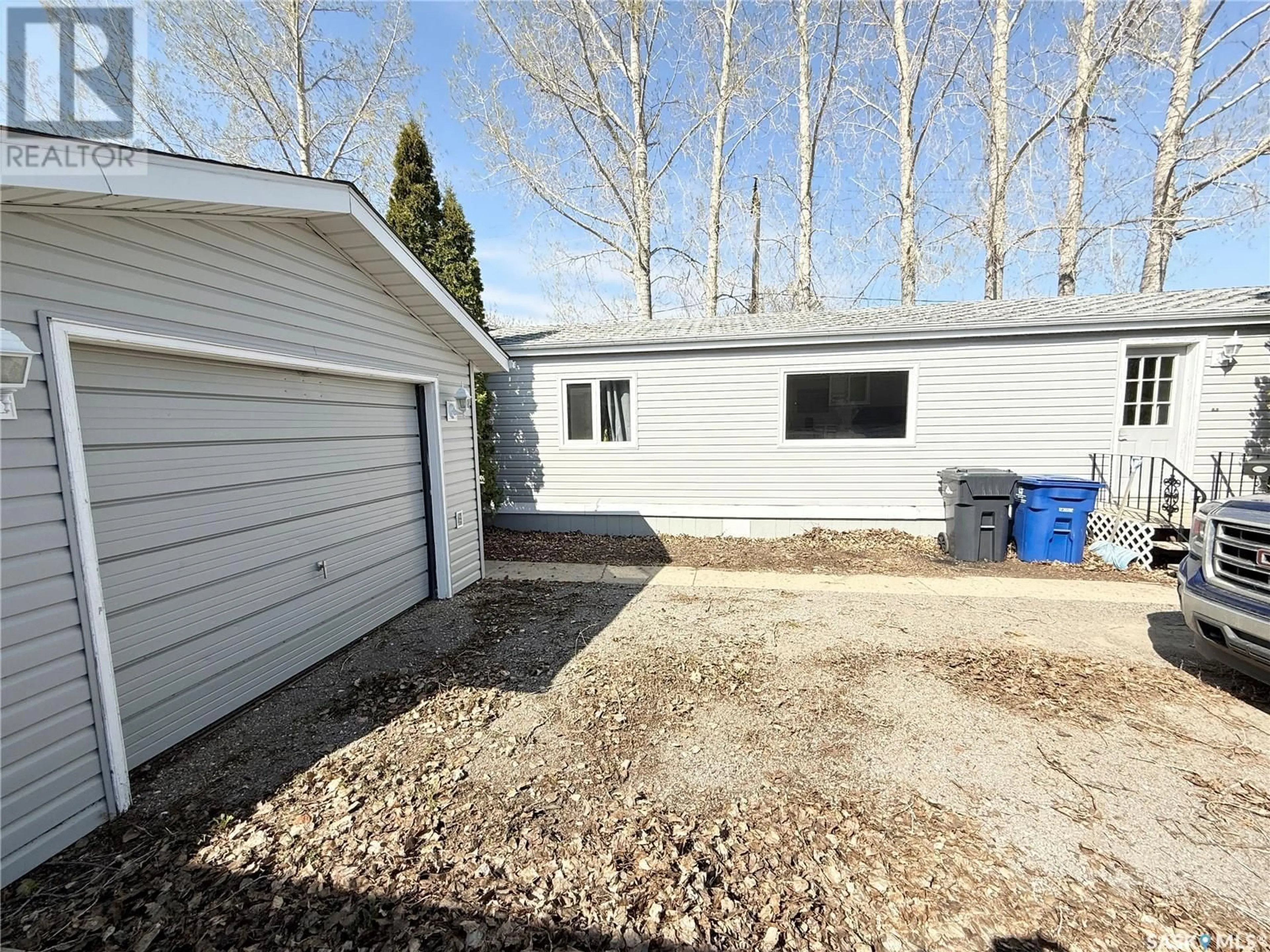 Unknown for 324 9TH AVENUE, Weyburn Saskatchewan S4H3L6