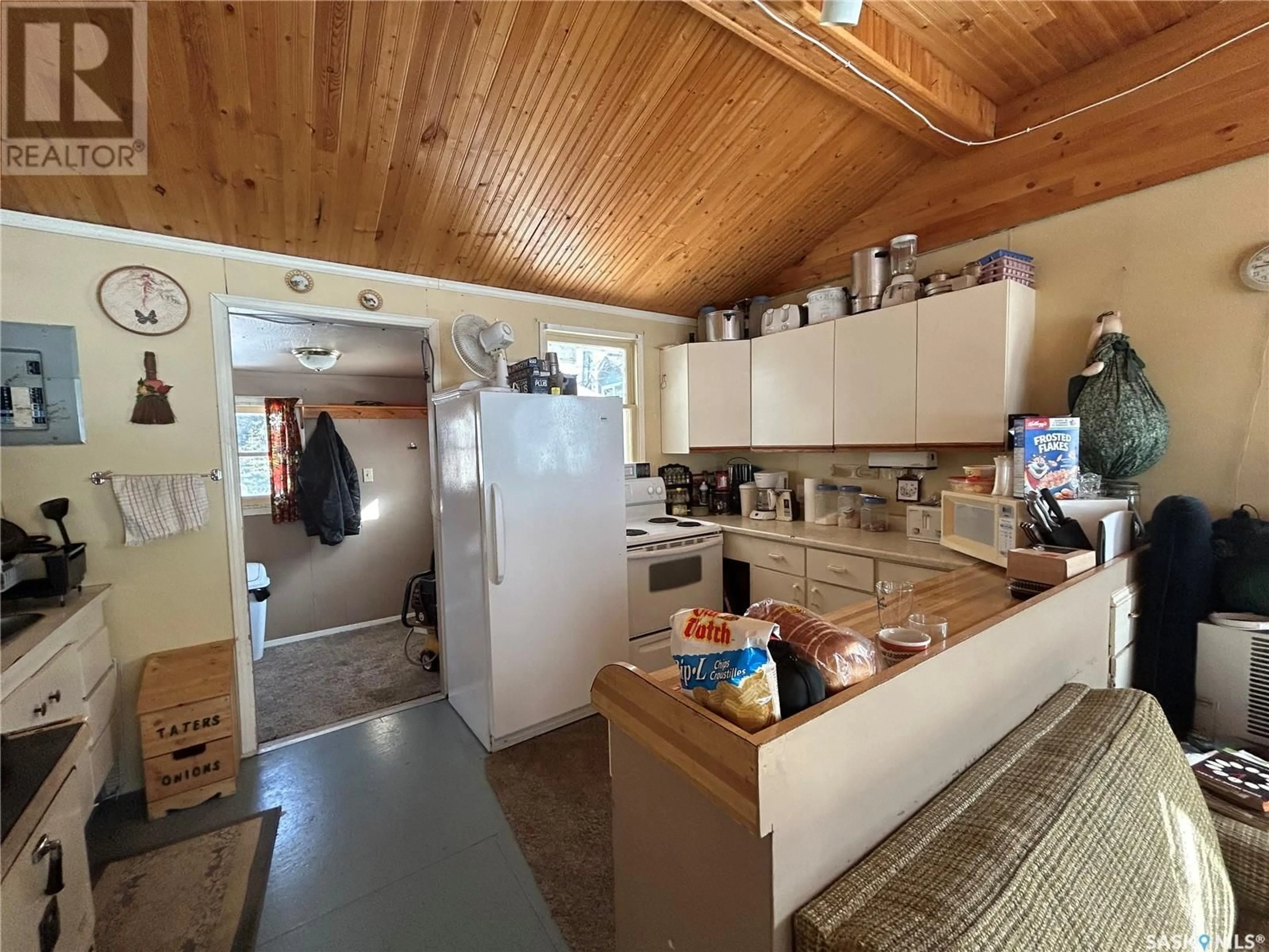 Standard kitchen, unknown for 309 ASPEN CRESCENT, Whelan Bay Saskatchewan S0J1T0