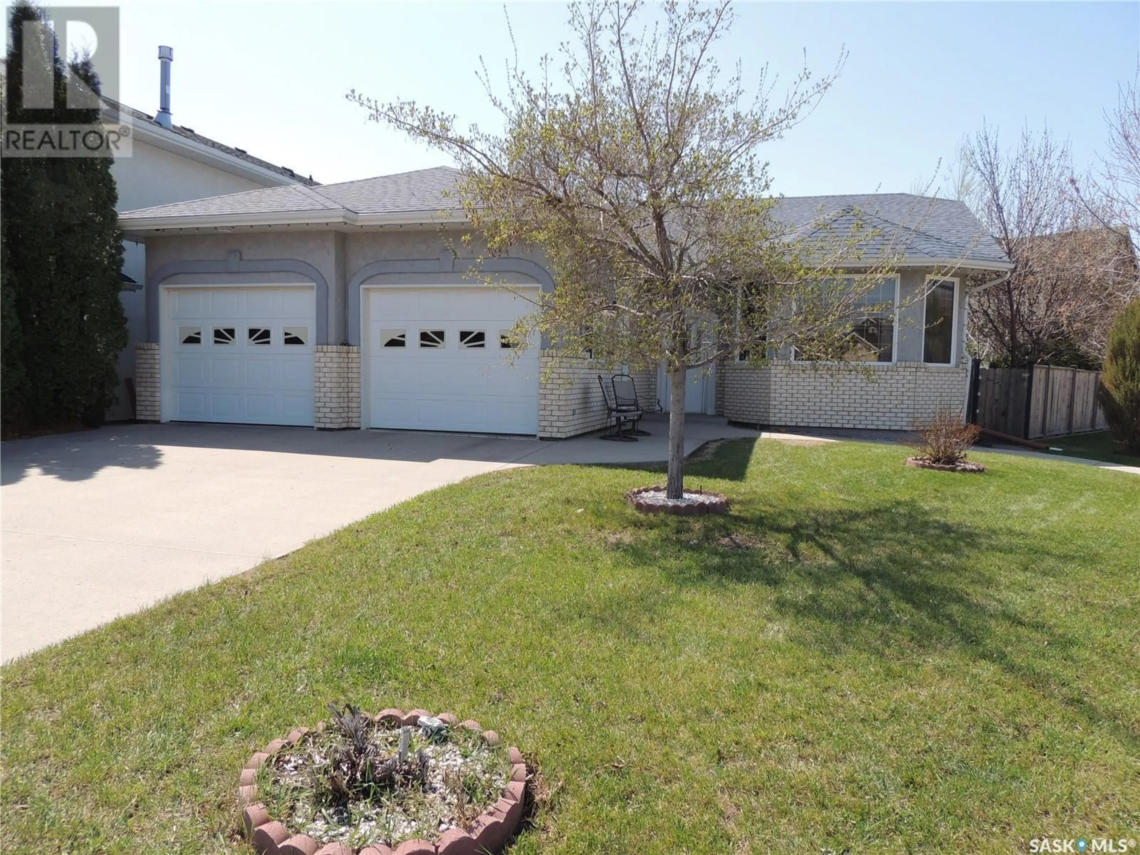 Home with vinyl exterior material, street for 1123 TAISEY CRESCENT, Estevan Saskatchewan S4A2V2