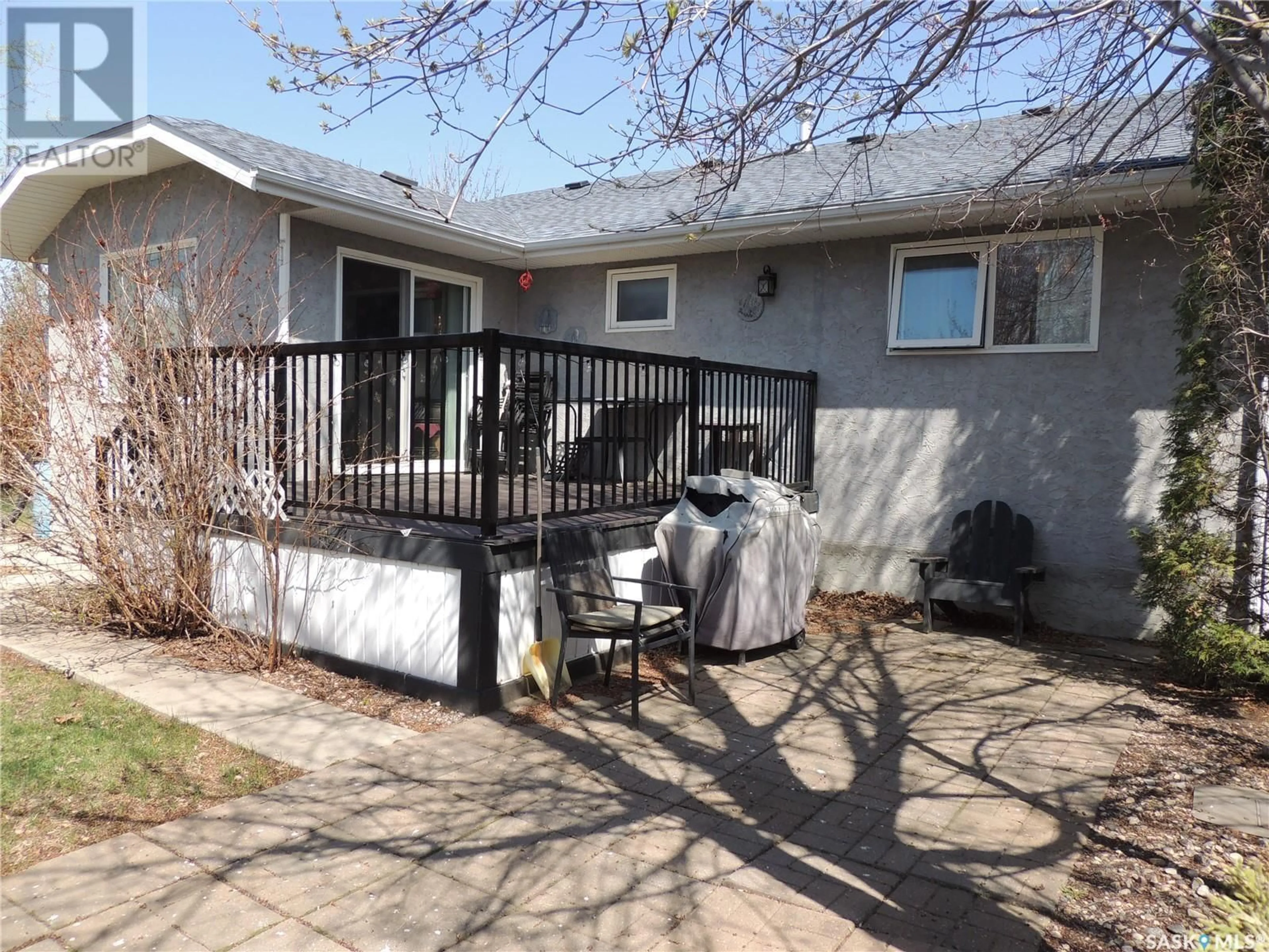 Patio, street for 1123 TAISEY CRESCENT, Estevan Saskatchewan S4A2V2