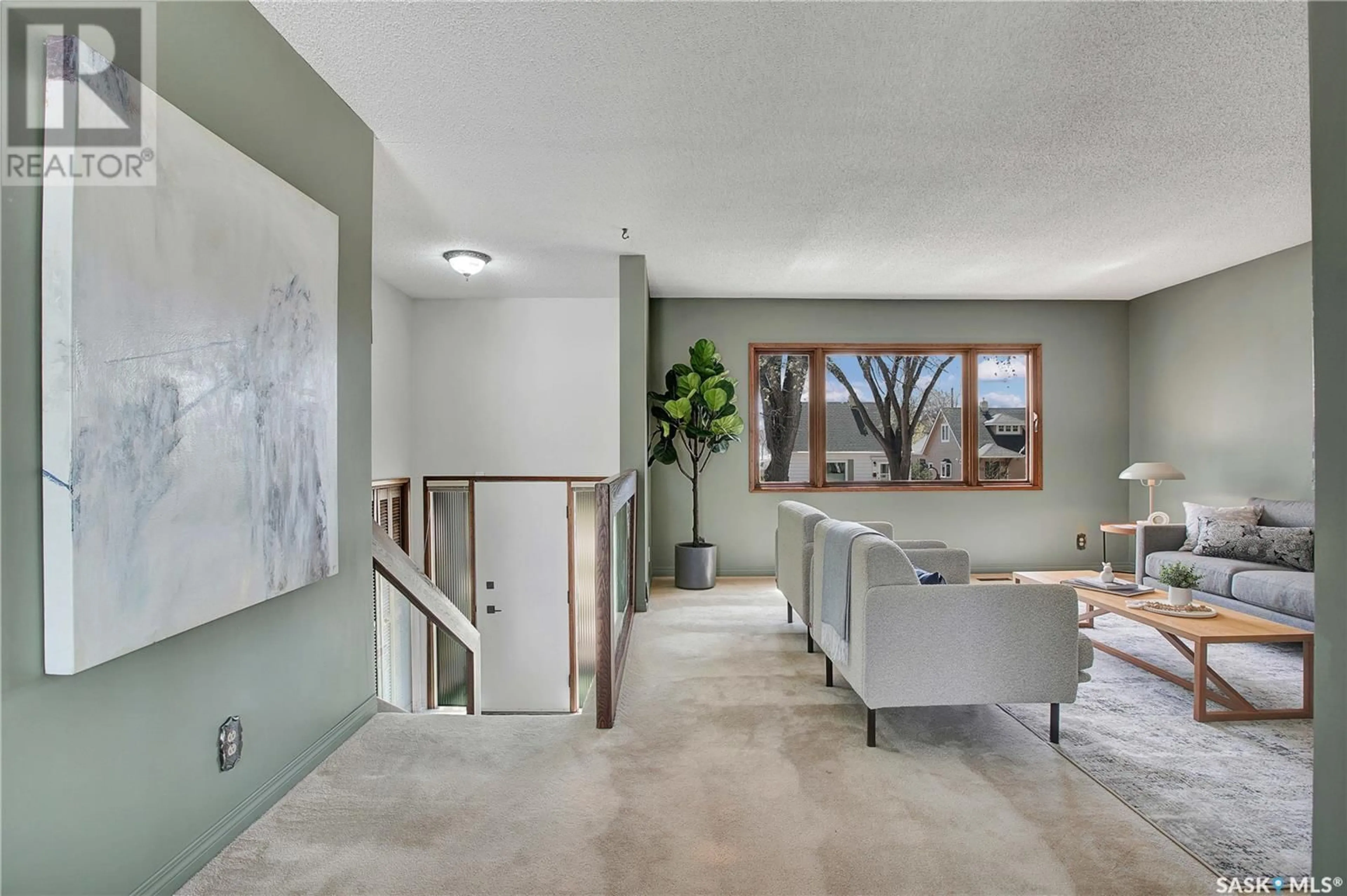 Indoor foyer for 207 ISABELLA STREET, Saskatoon Saskatchewan S7J0B2