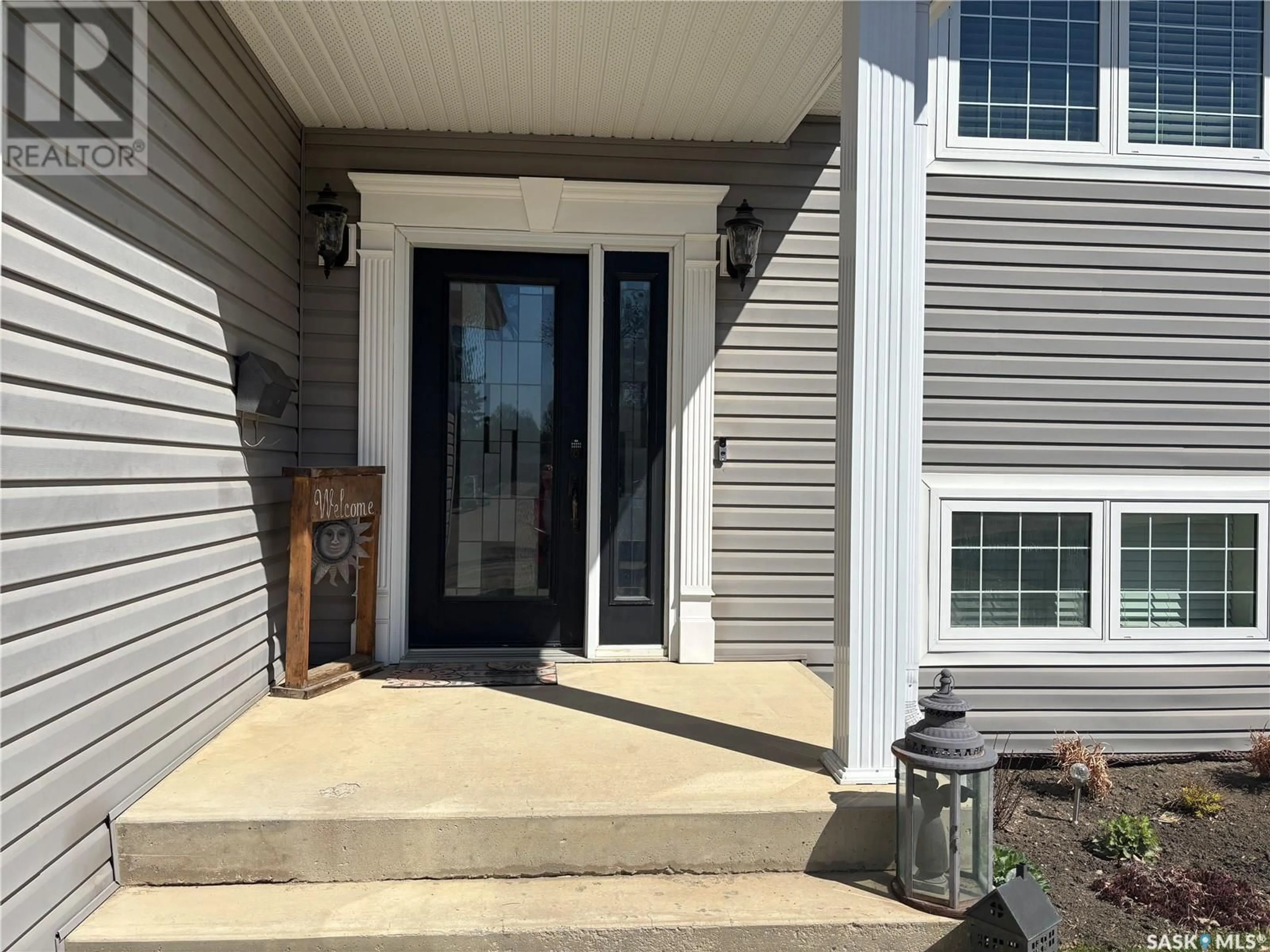 Indoor entryway for 635 4TH AVENUE, Swift Current Saskatchewan S9H0Y7