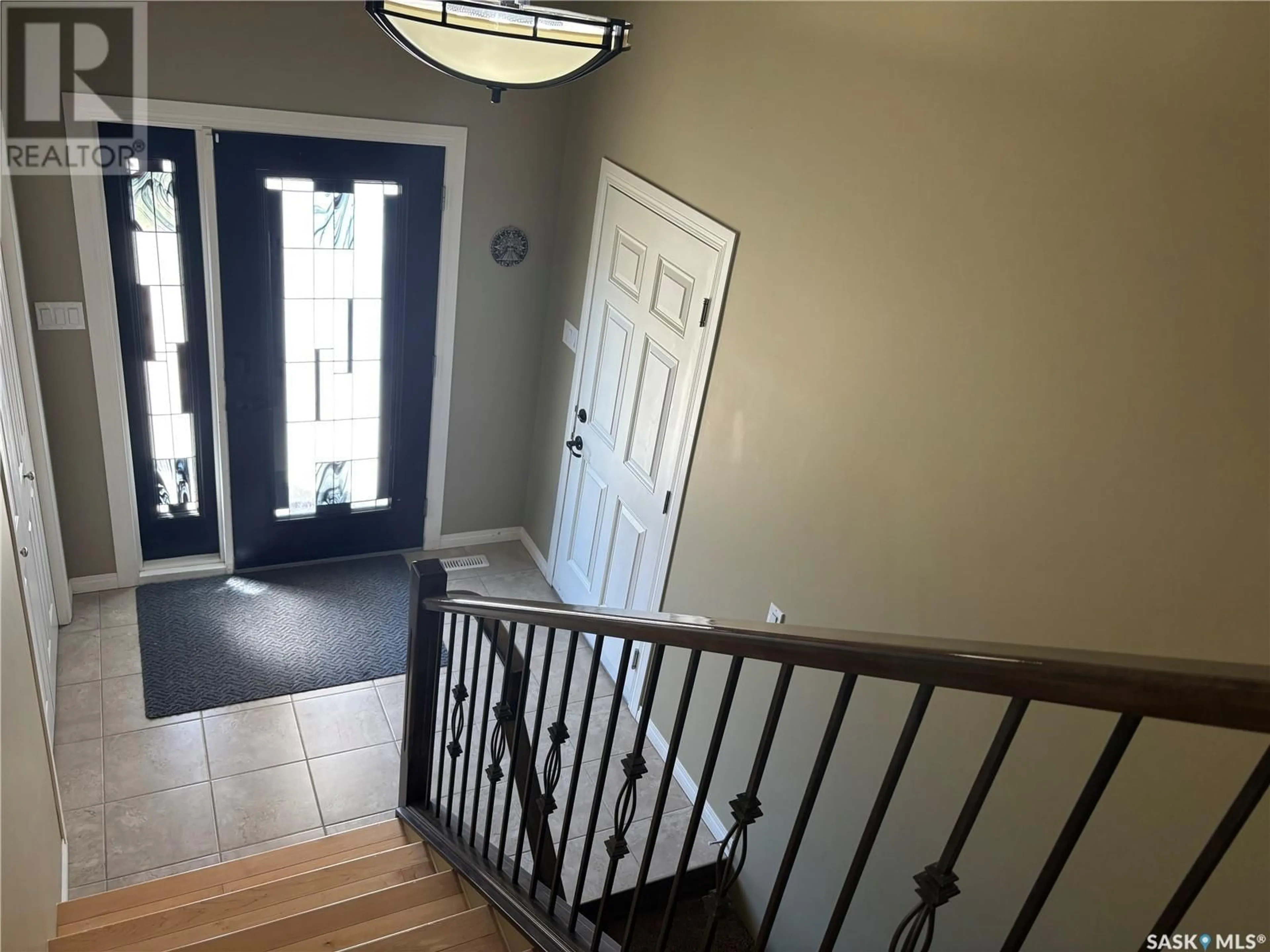 Indoor entryway for 635 4TH AVENUE, Swift Current Saskatchewan S9H0Y7