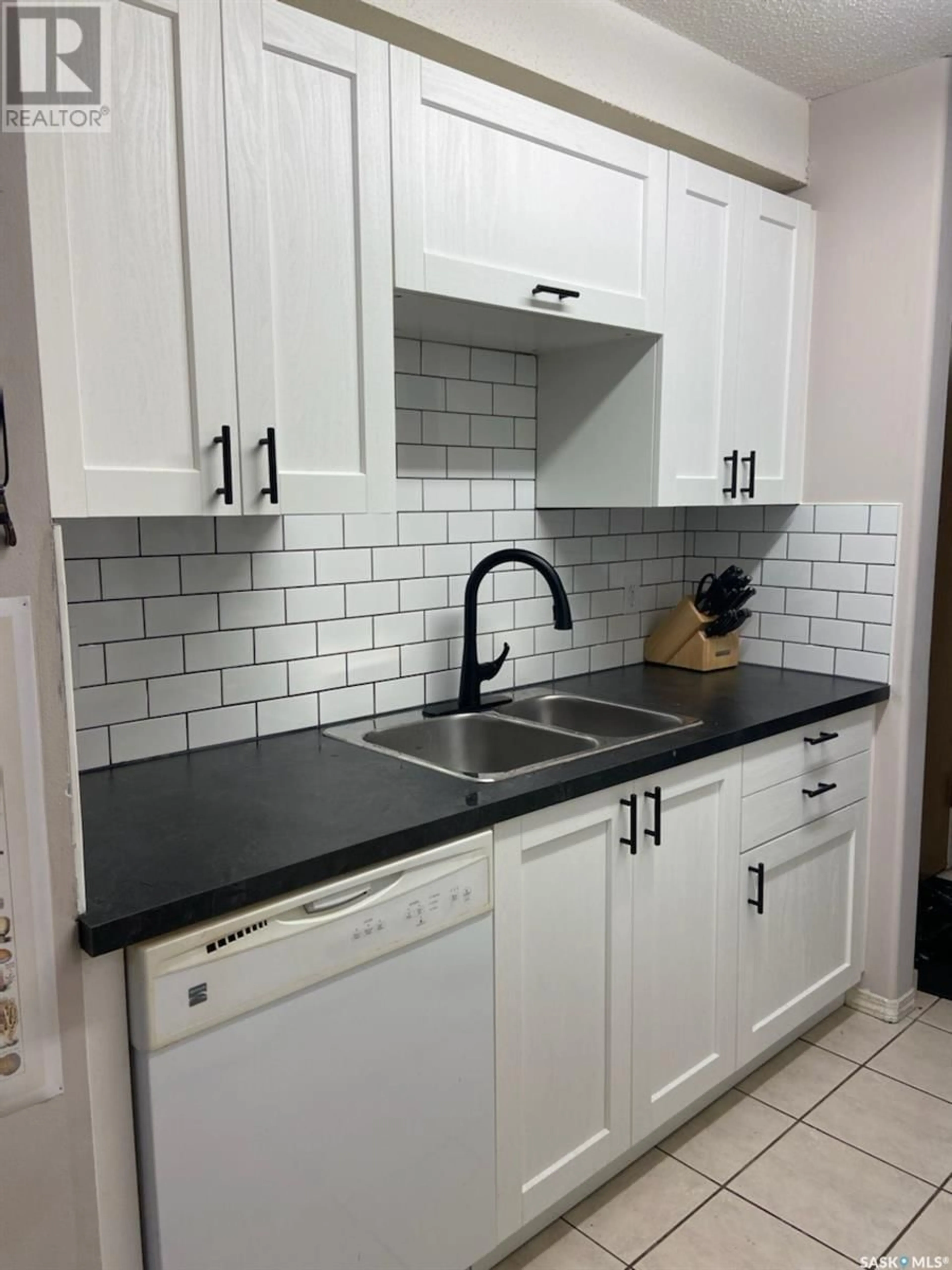 Standard kitchen, ceramic/tile floor for E - 1211 425 115TH STREET, Saskatoon Saskatchewan S7N2E5