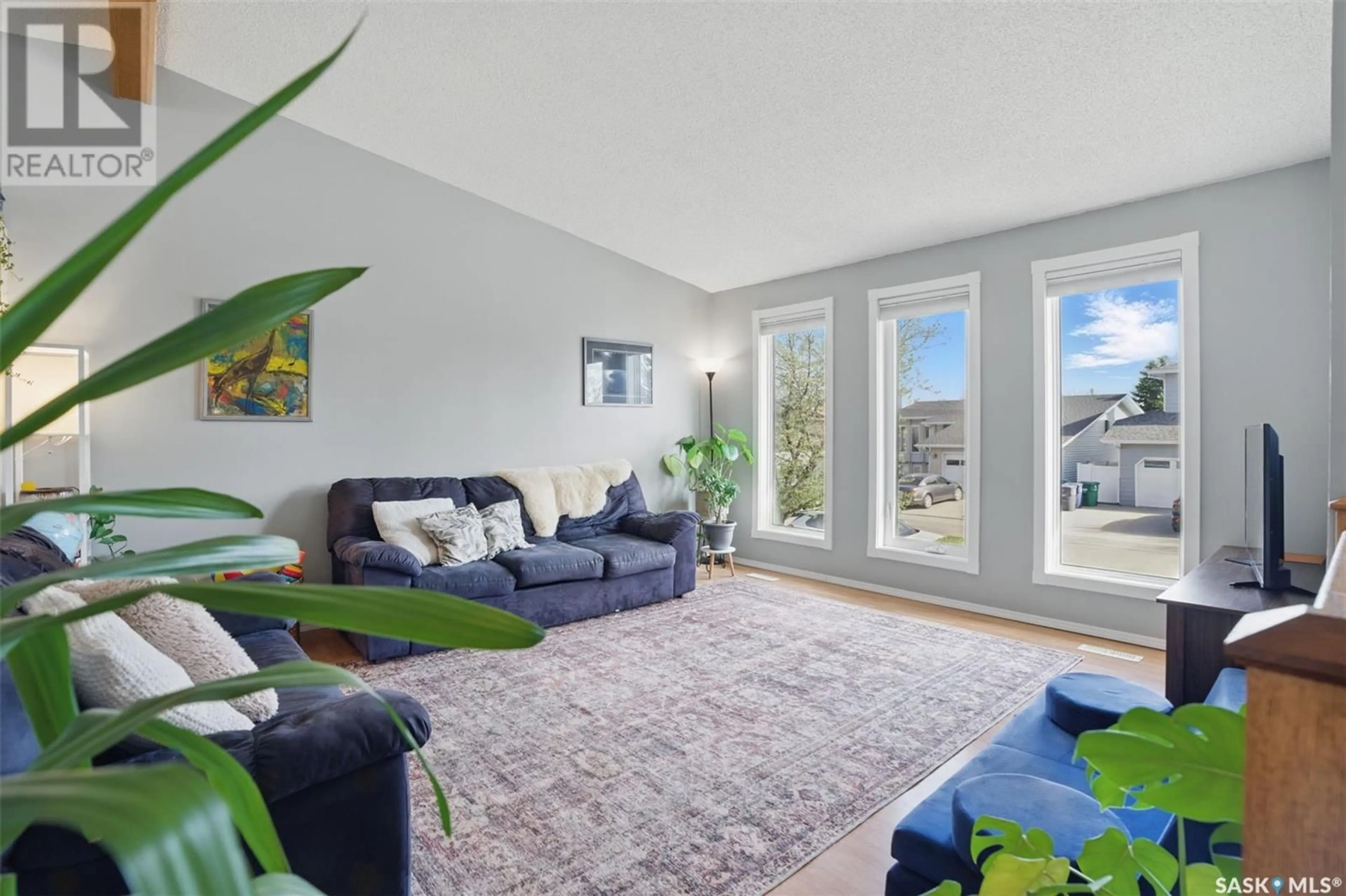 Living room with furniture, unknown for 142 STAIGH CRESCENT, Saskatoon Saskatchewan S7N3T3