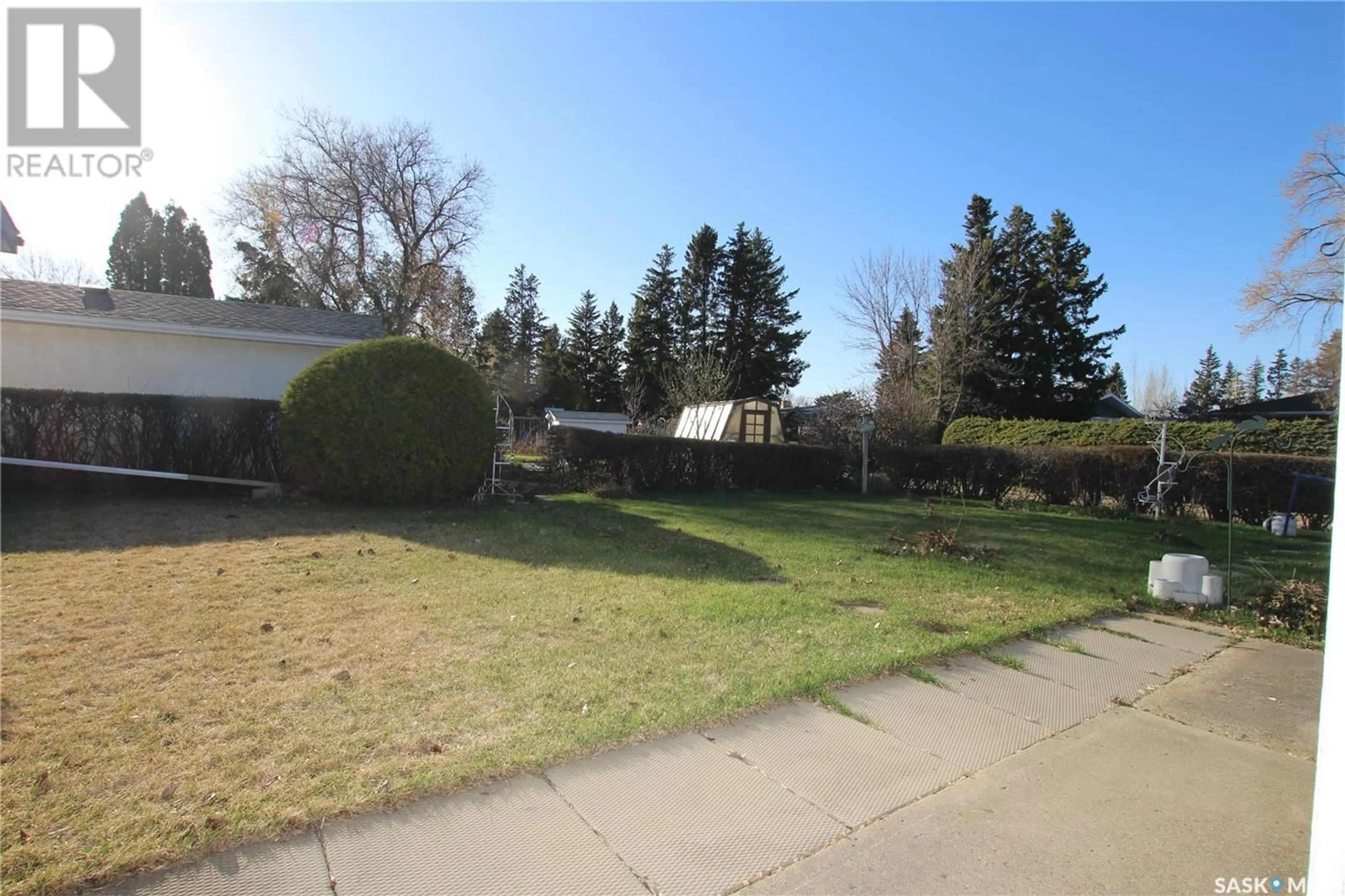 A pic from outside/outdoor area/front of a property/back of a property/a pic from drone, street for 467 MOUNTVIEW ROAD, Yorkton Saskatchewan S3N2L2