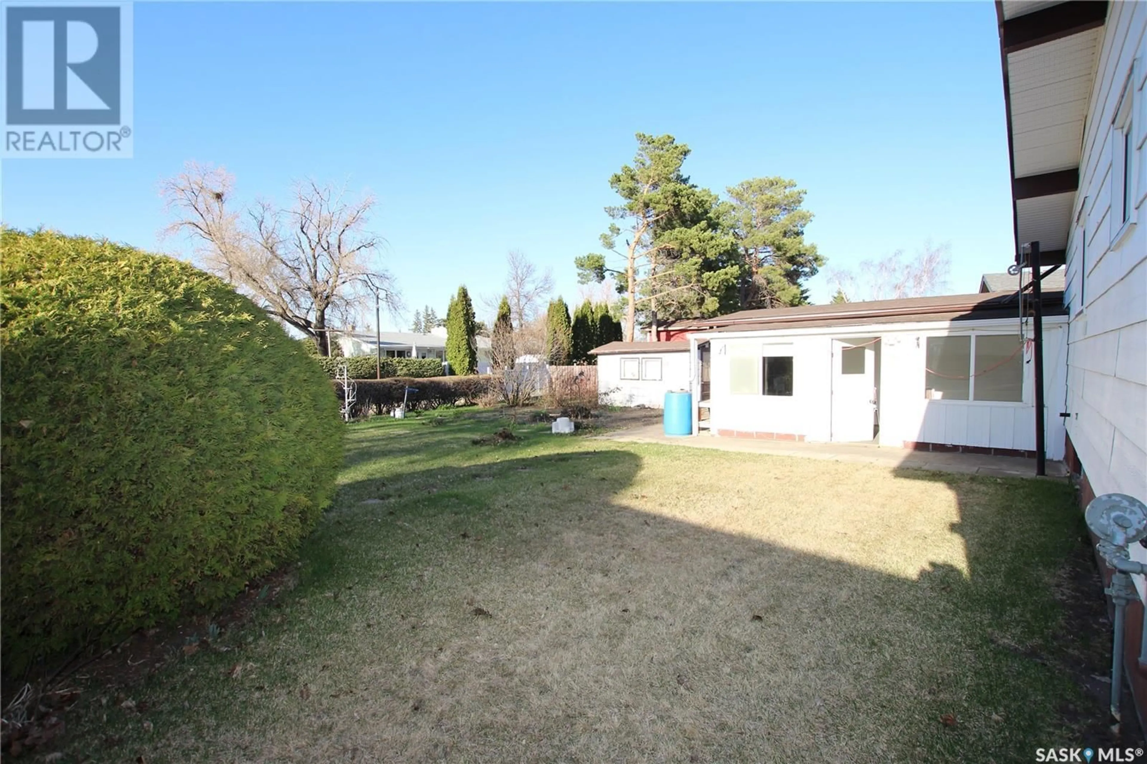 Patio, street for 467 MOUNTVIEW ROAD, Yorkton Saskatchewan S3N2L2