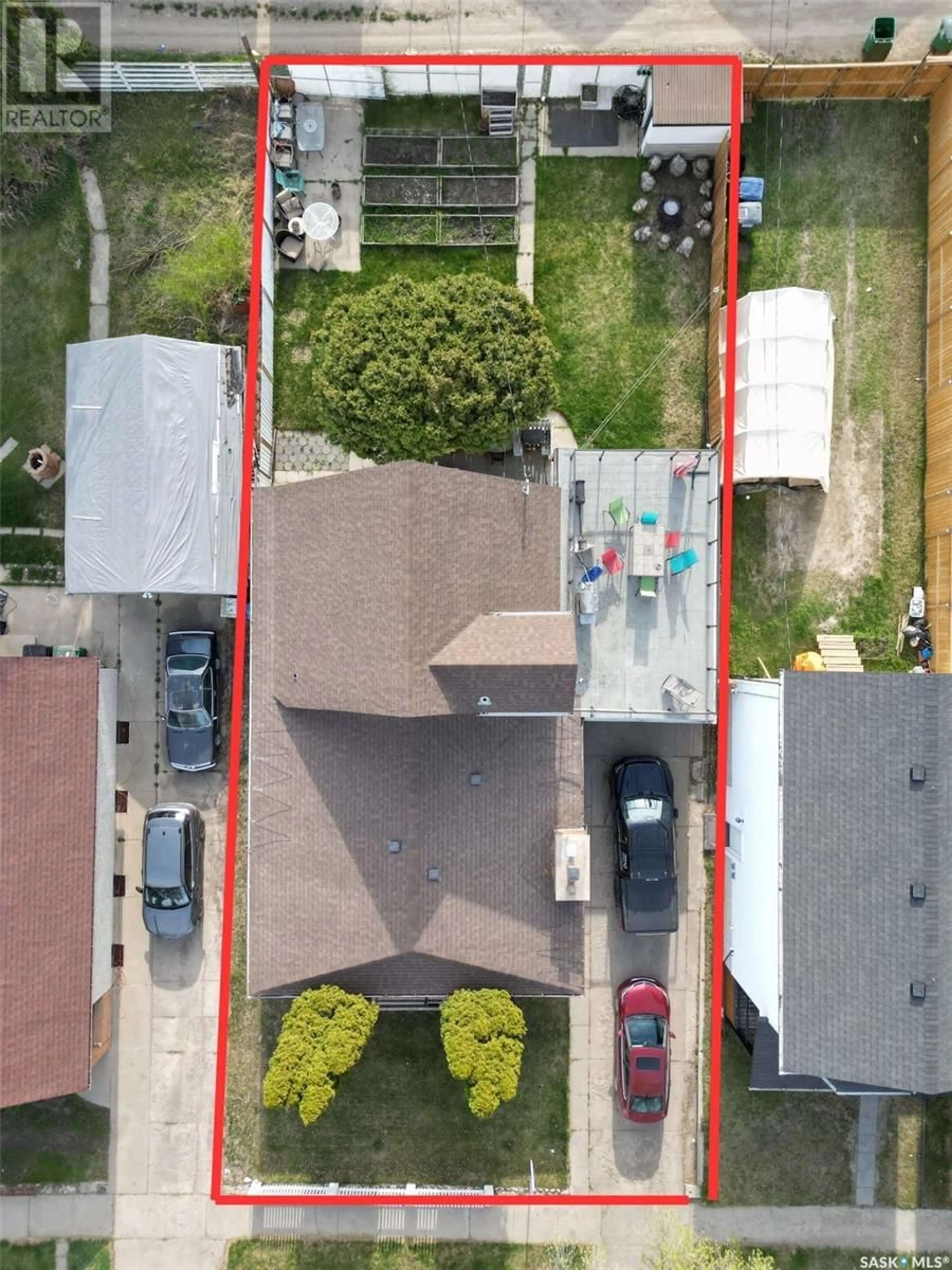A pic from outside/outdoor area/front of a property/back of a property/a pic from drone, city buildings view from balcony for 1526 D AVENUE, Saskatoon Saskatchewan S7L1P6