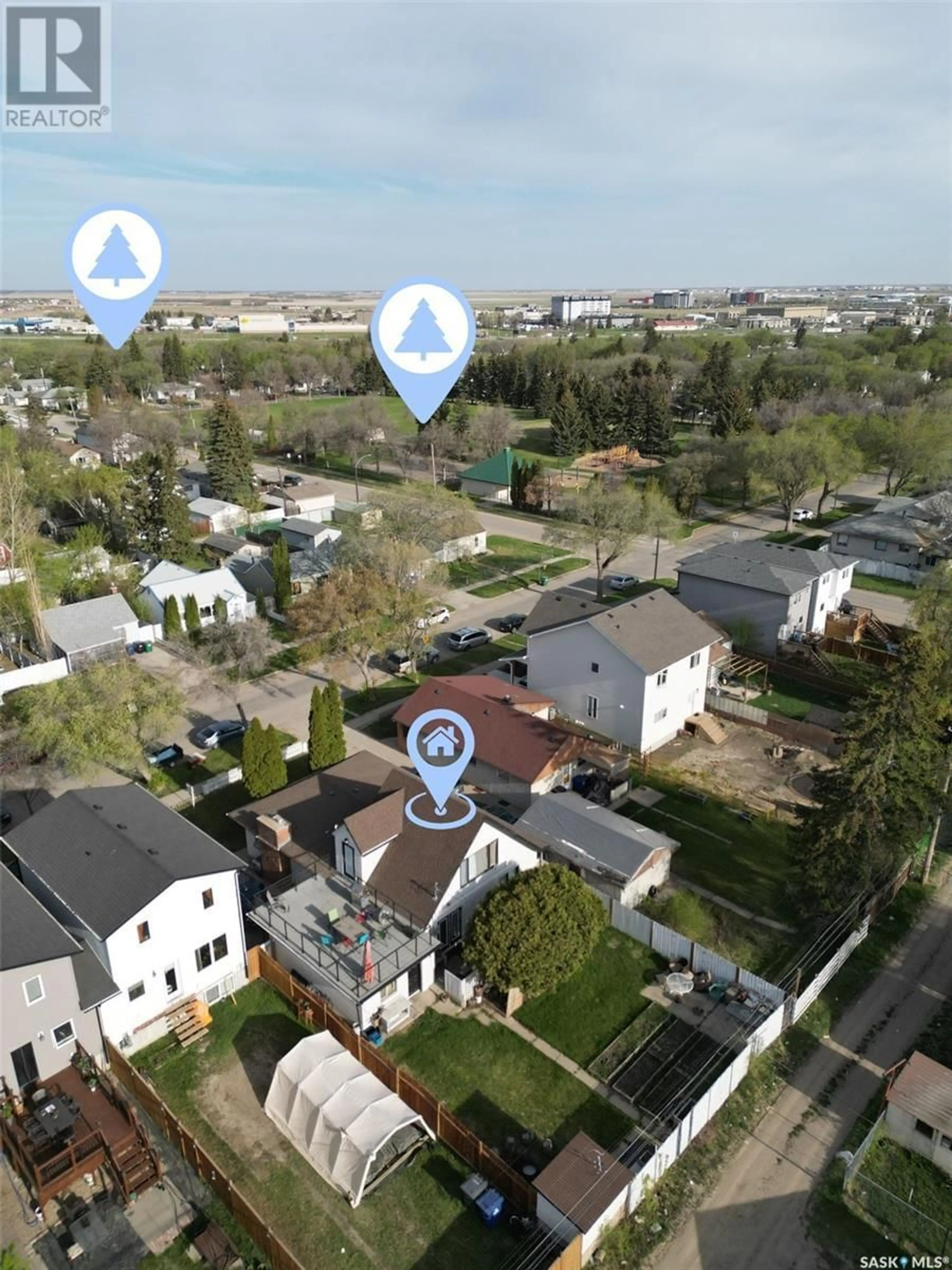 A pic from outside/outdoor area/front of a property/back of a property/a pic from drone, street for 1526 D AVENUE, Saskatoon Saskatchewan S7L1P6
