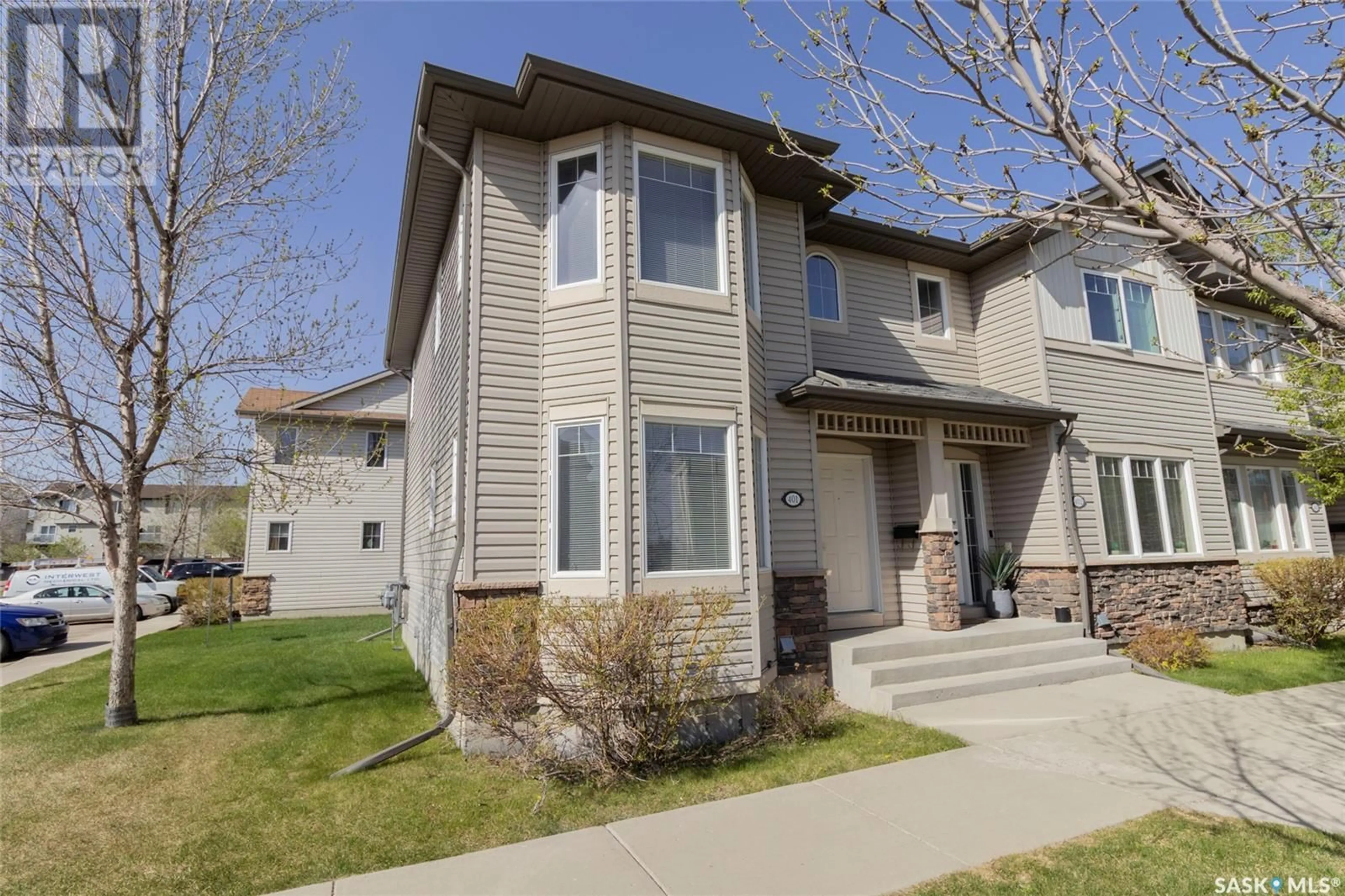 Home with vinyl exterior material, street for 303 - 401 SLIMMON PLACE, Saskatoon Saskatchewan S7V0A8