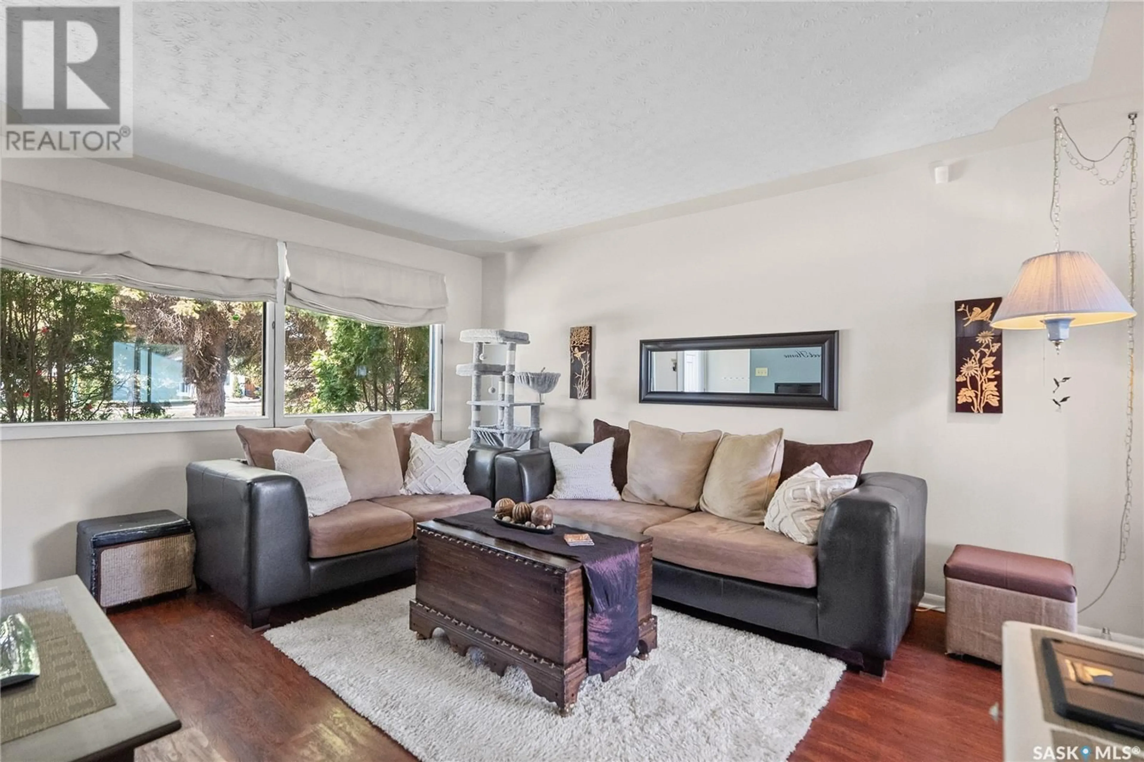 Living room with furniture, wood/laminate floor for 522 U AVENUE, Saskatoon Saskatchewan S7M3C7