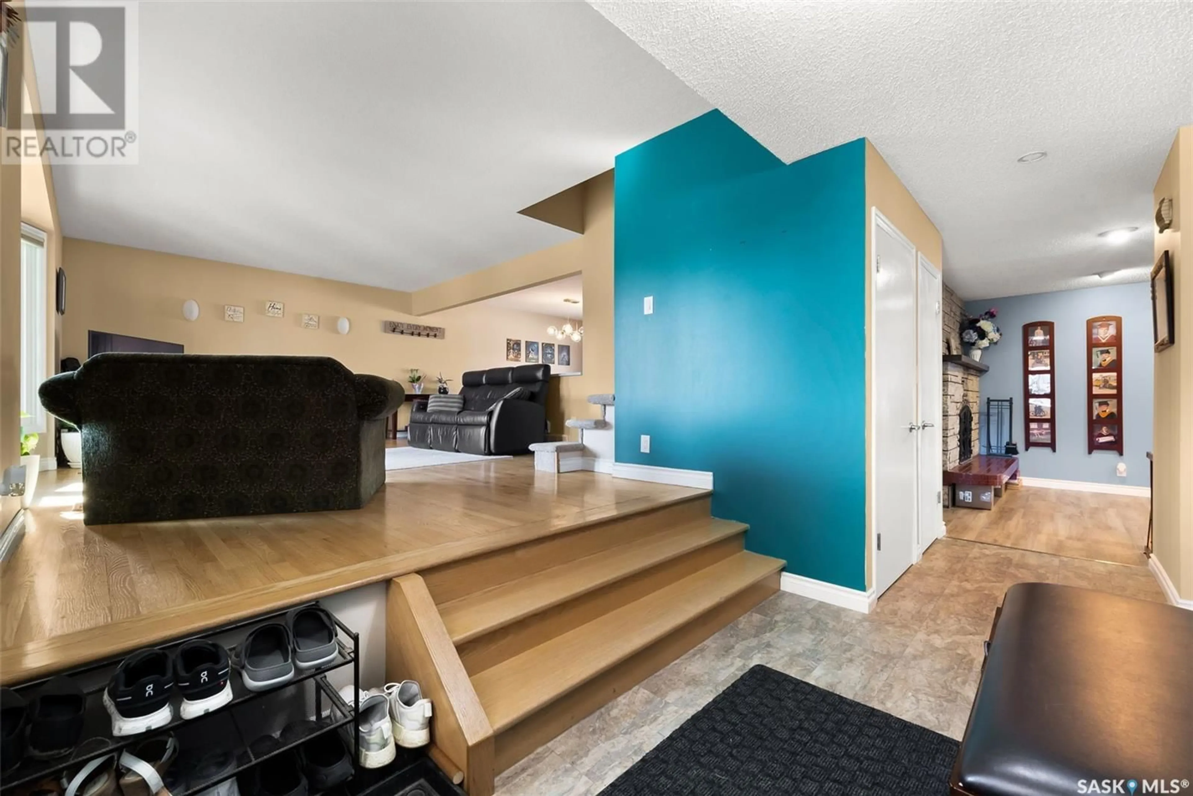 Indoor foyer for 22 DALHOUSIE WAY, Regina Saskatchewan S4V0A2