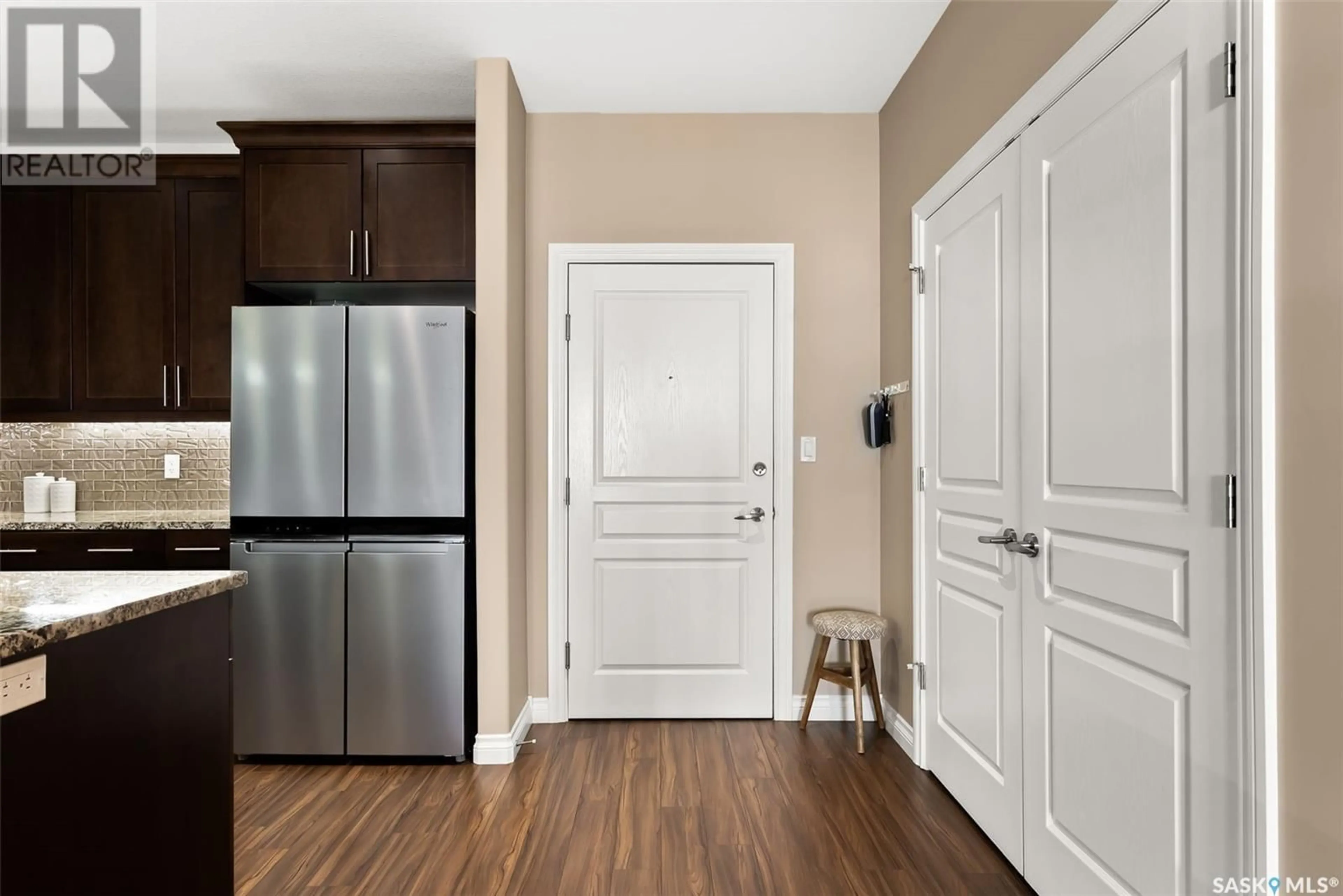 Indoor entryway for 304 - 3702 HAUGHTON ROAD, Regina Saskatchewan S4V3K1