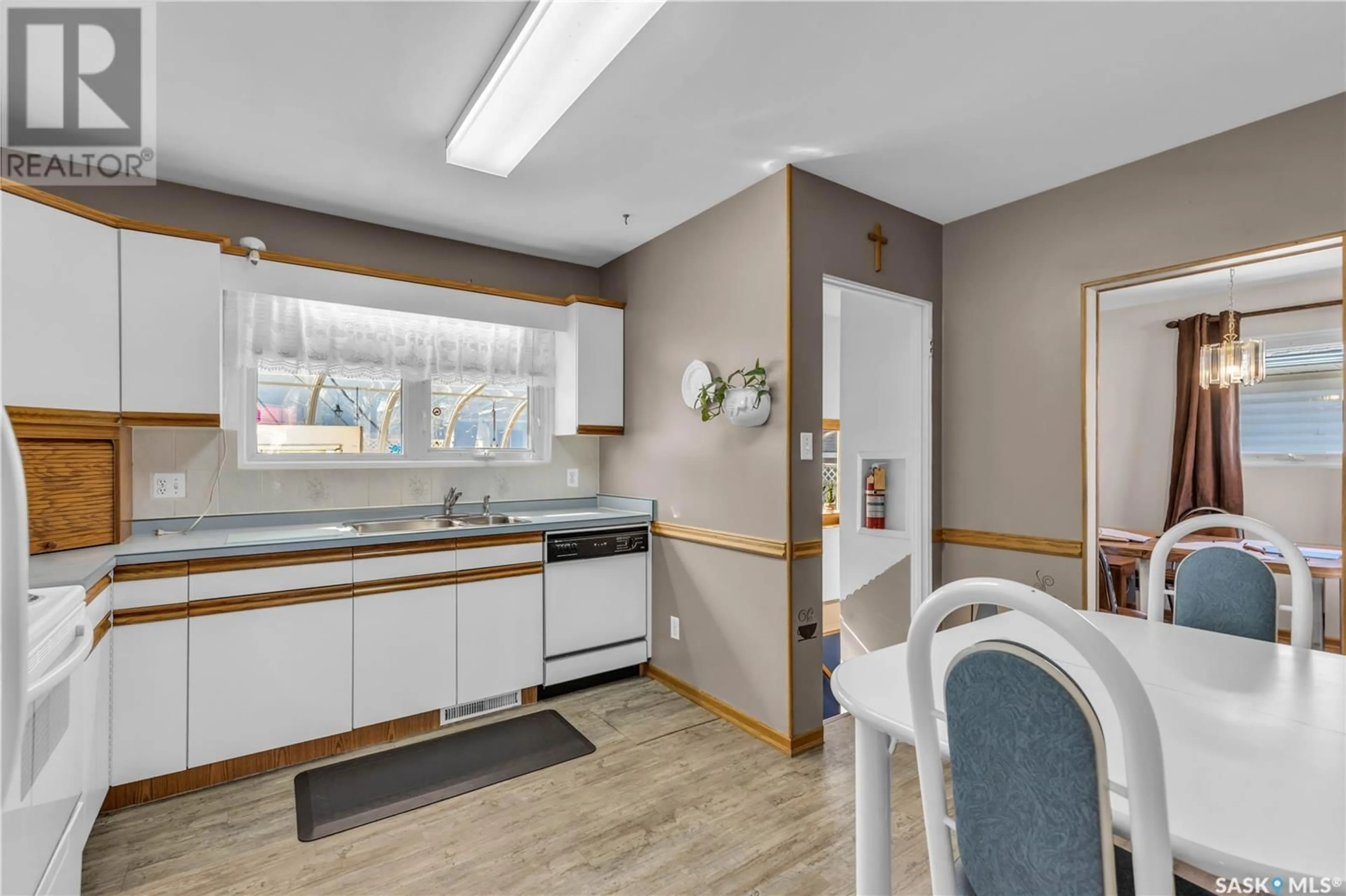 Standard kitchen, unknown for 205 OTTAWA AVENUE, Saskatoon Saskatchewan S7L3N9