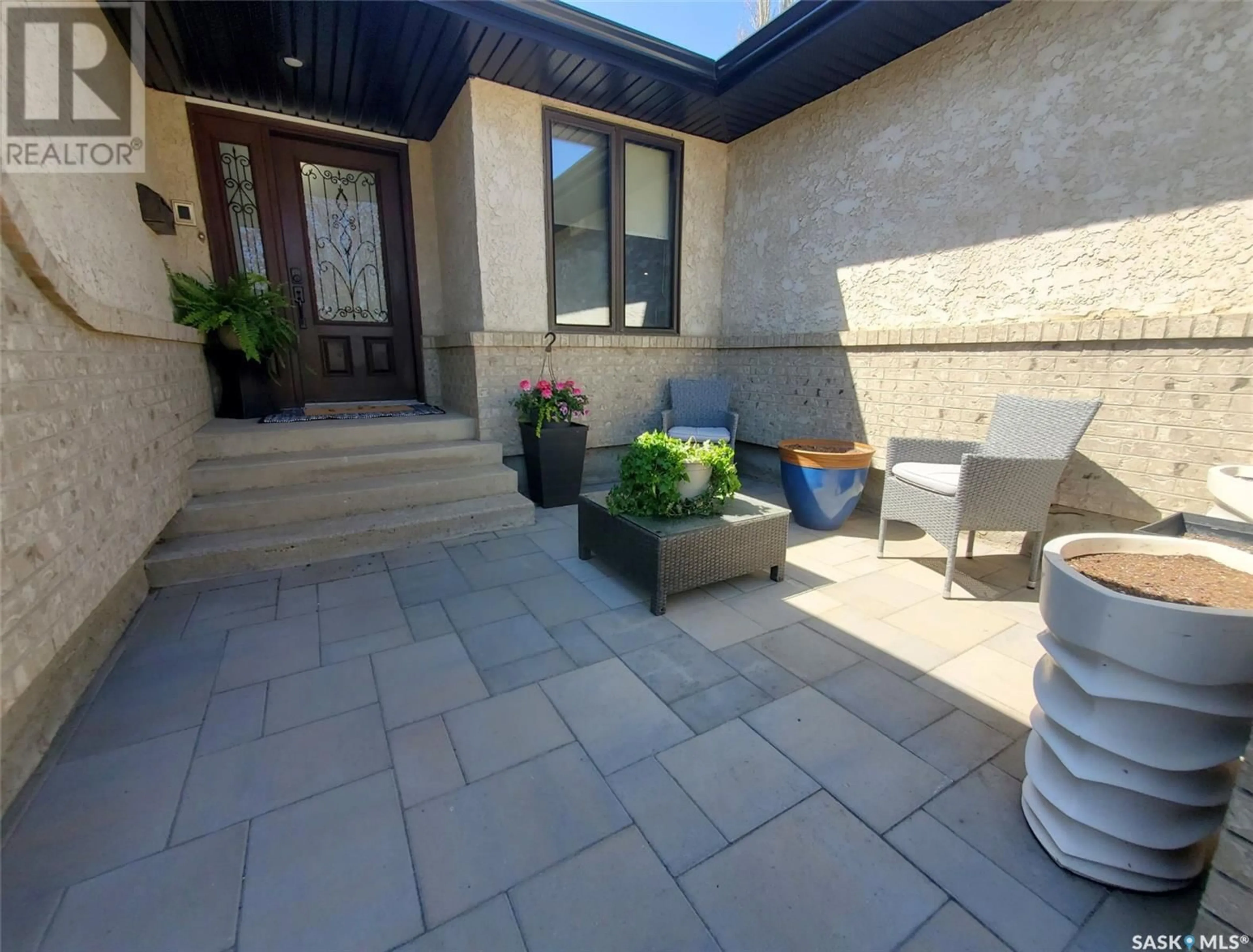 Patio, street for 616 HIGHLAND PLACE, Swift Current Saskatchewan S9H4Z5