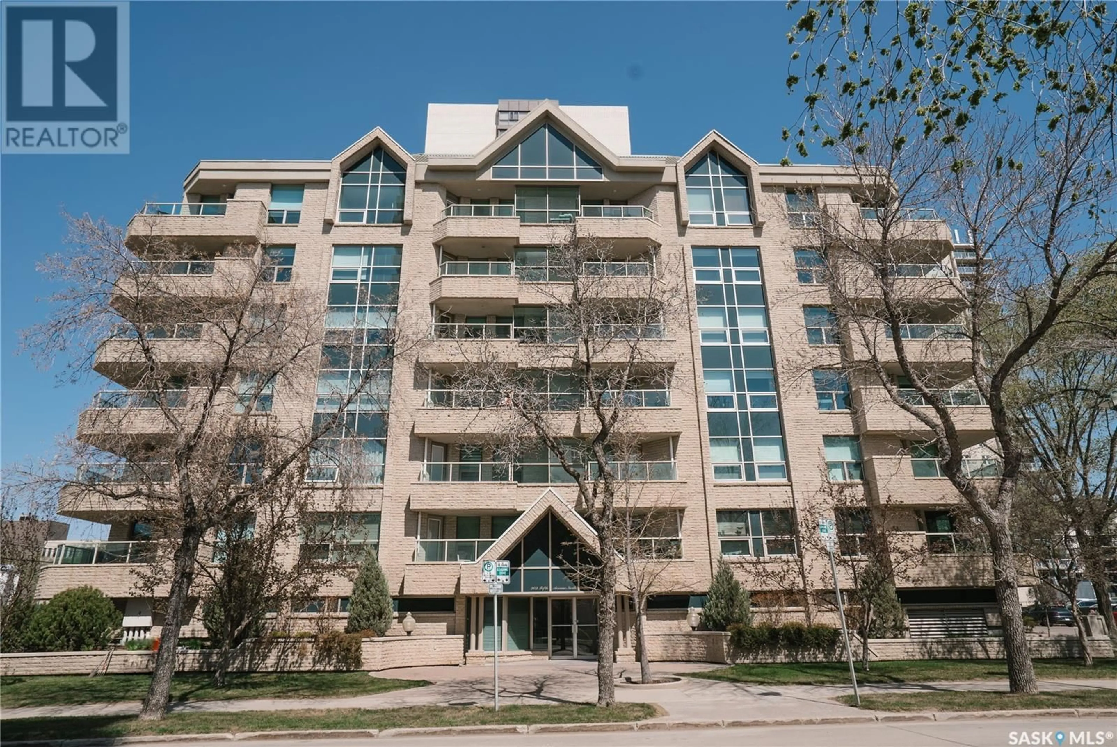 Indoor foyer for 303 - 506 5TH AVENUE, Saskatoon Saskatchewan S7K2P6