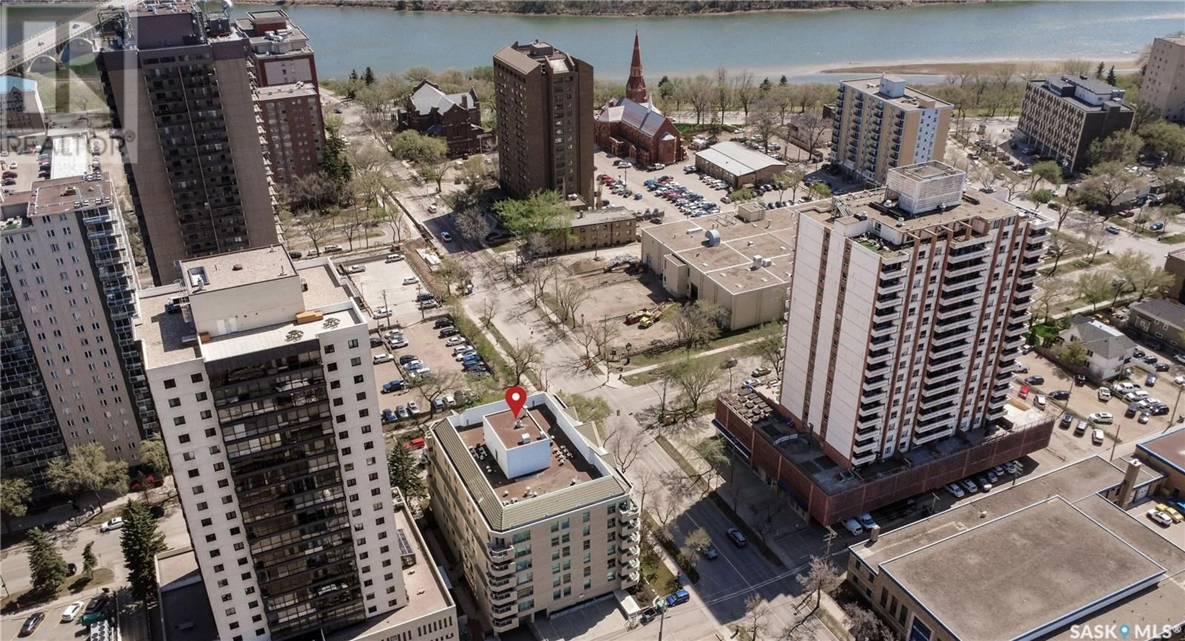 A pic from outside/outdoor area/front of a property/back of a property/a pic from drone, city buildings view from balcony for 303 - 506 5TH AVENUE, Saskatoon Saskatchewan S7K2P6