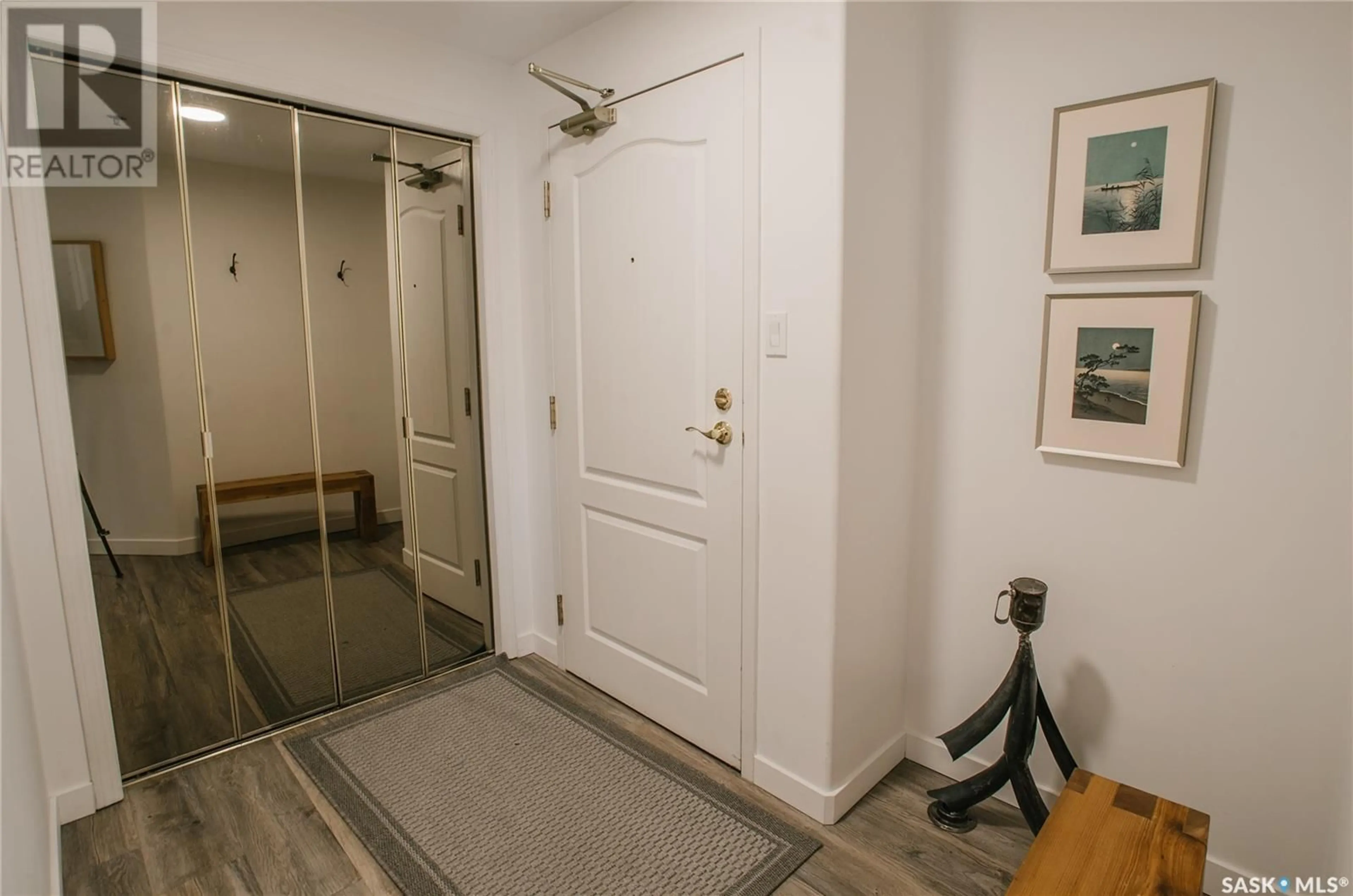 Indoor entryway for 303 - 506 5TH AVENUE, Saskatoon Saskatchewan S7K2P6