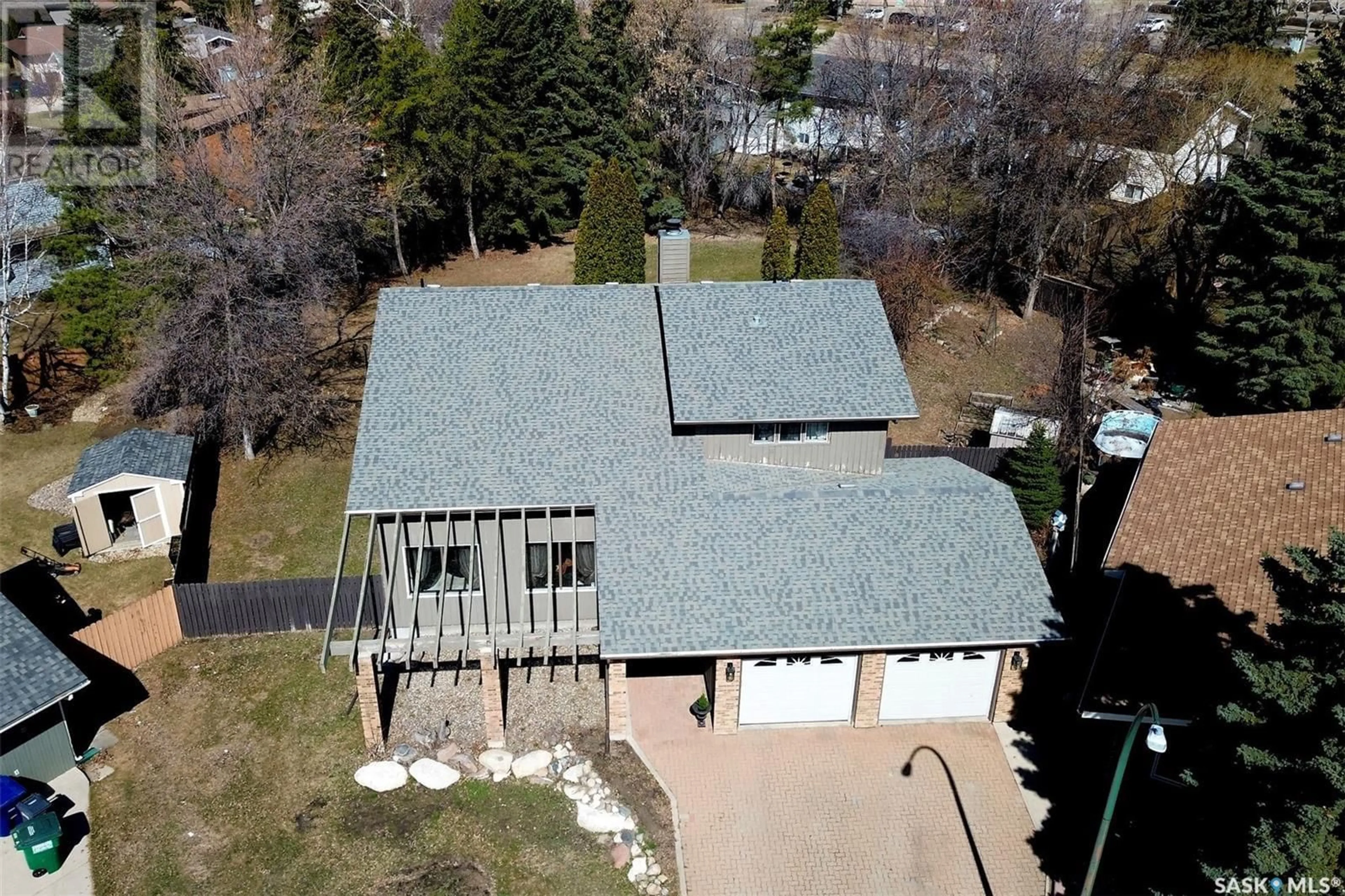 A pic from outside/outdoor area/front of a property/back of a property/a pic from drone, building for 147 KEELEY CRESCENT, Saskatoon Saskatchewan S7J4B3