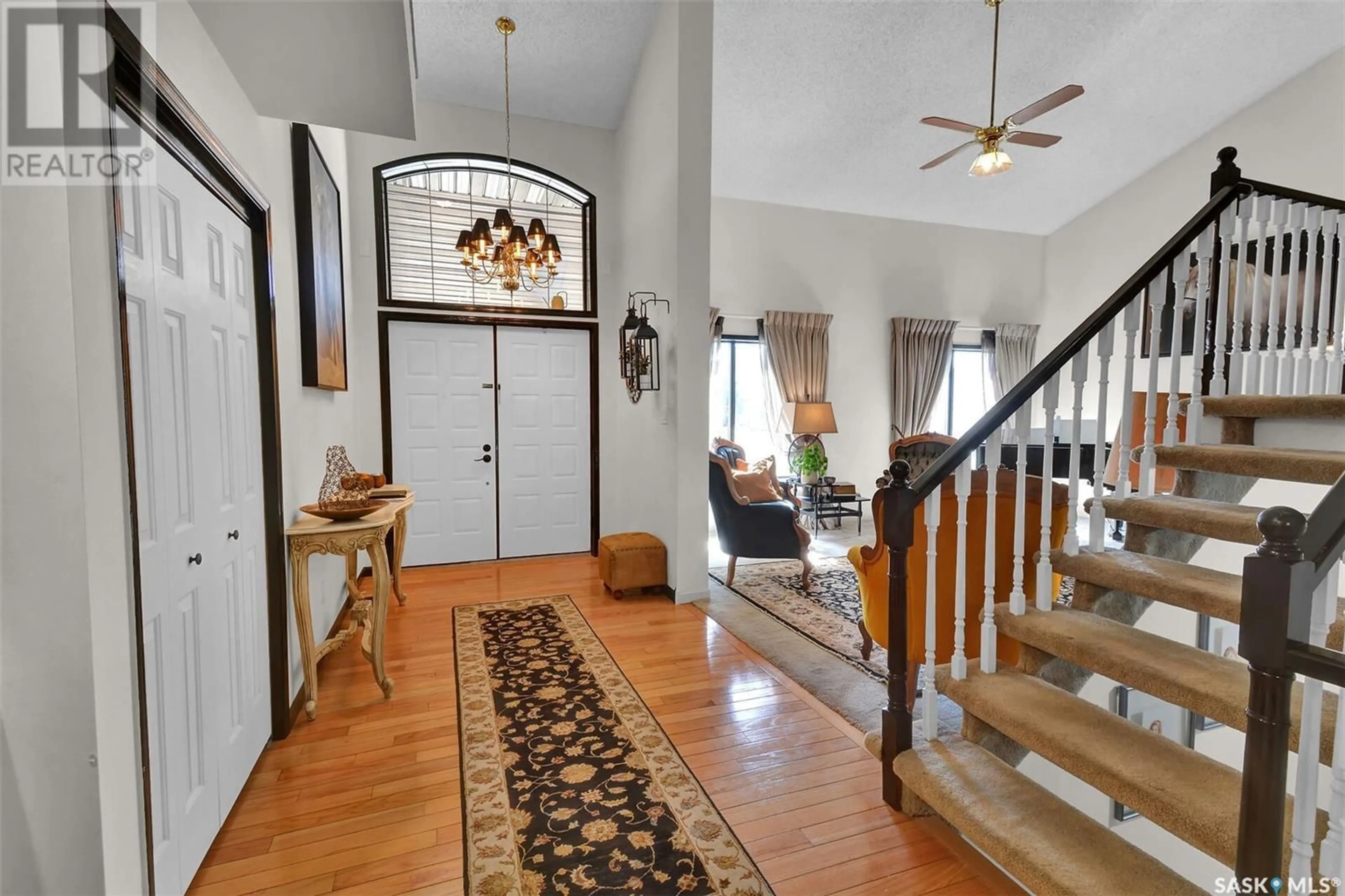 Indoor foyer for 147 KEELEY CRESCENT, Saskatoon Saskatchewan S7J4B3