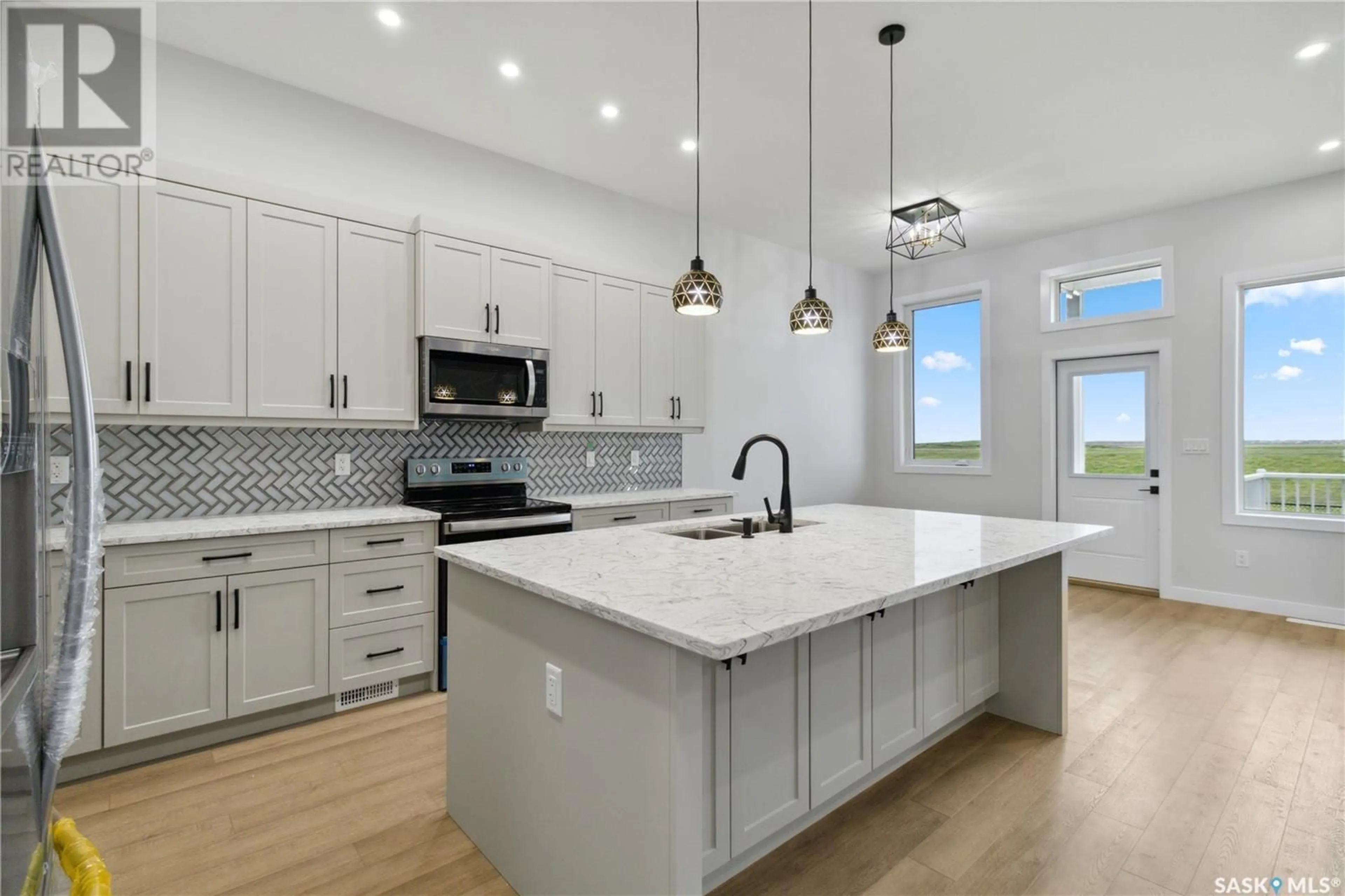 Open concept kitchen, ceramic/tile floor for 274 STROMBERG COURT, Saskatoon Saskatchewan S7L6M9