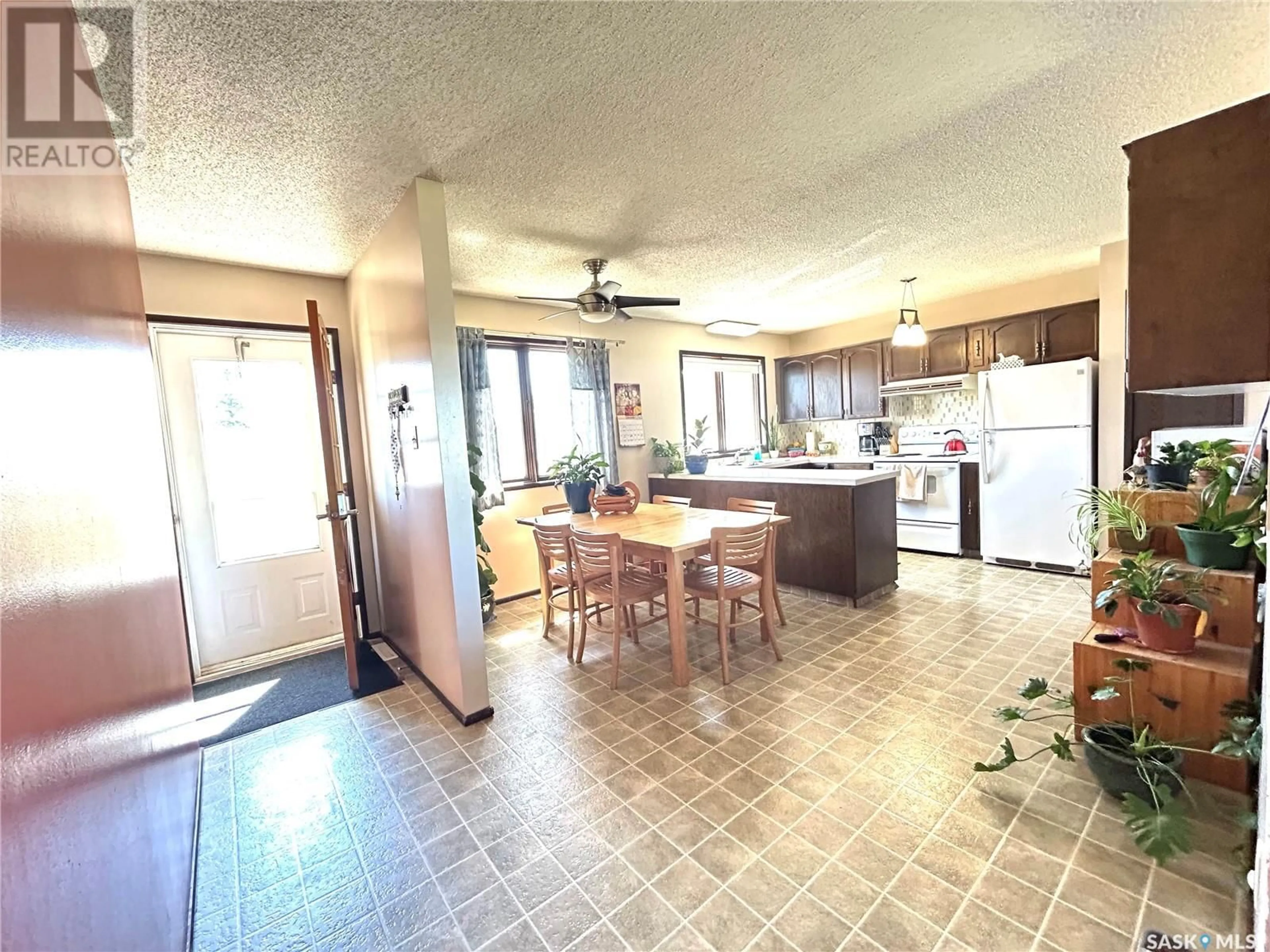 Unknown for 1009 3RD AVENUE, Maple Creek Saskatchewan S0N1N0