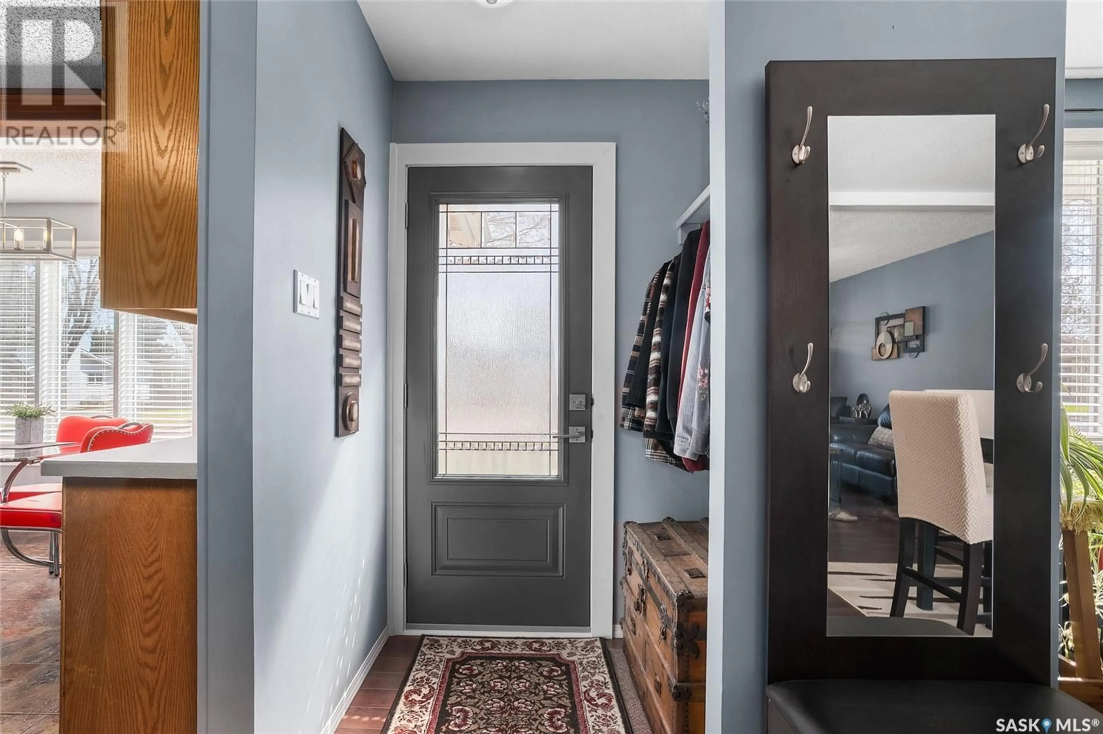 Indoor entryway for 135 MONTREAL AVENUE, Saskatoon Saskatchewan S7M3K9