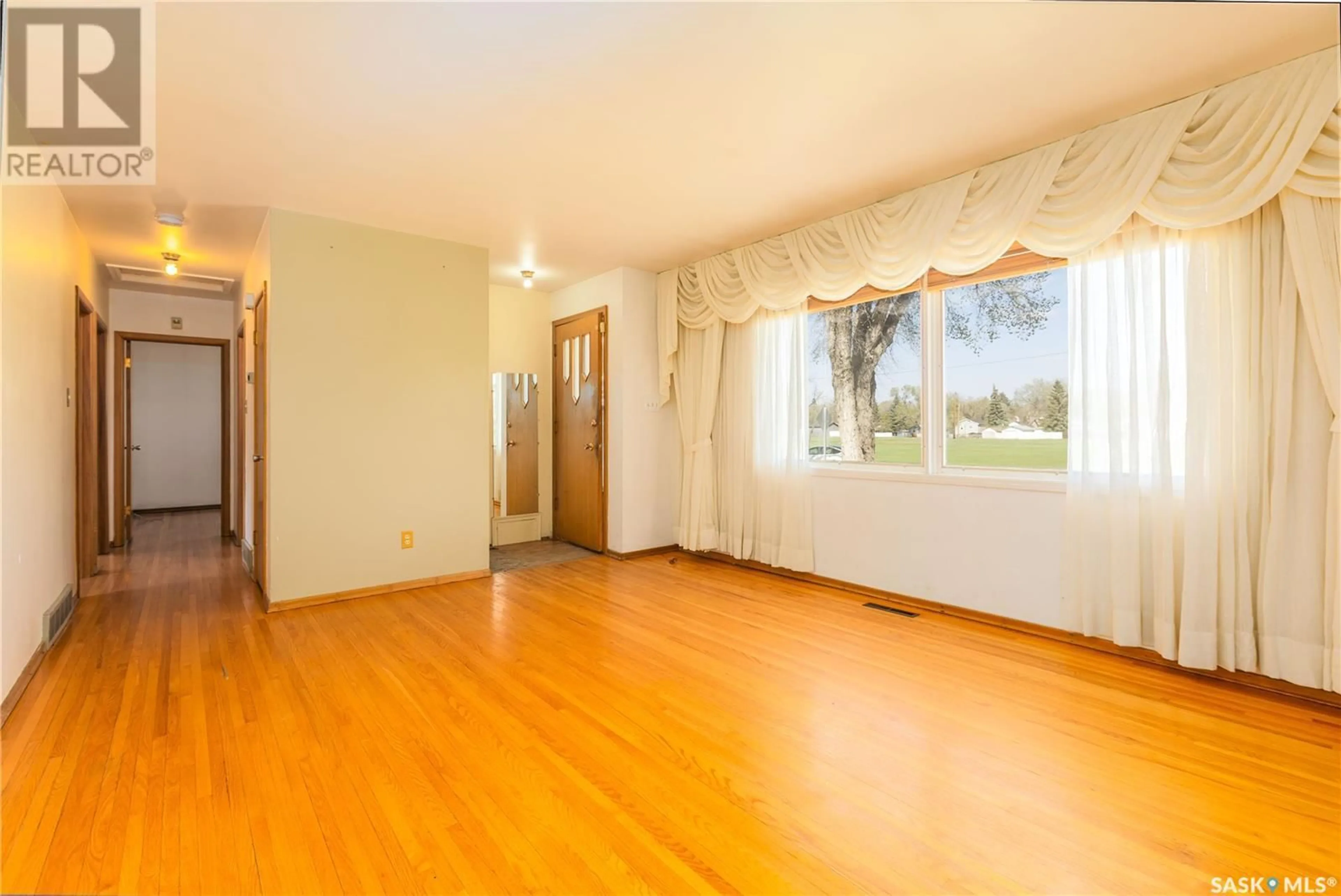 A pic of a room for 1005 MCMILLAN AVENUE, Saskatoon Saskatchewan S7L2T9