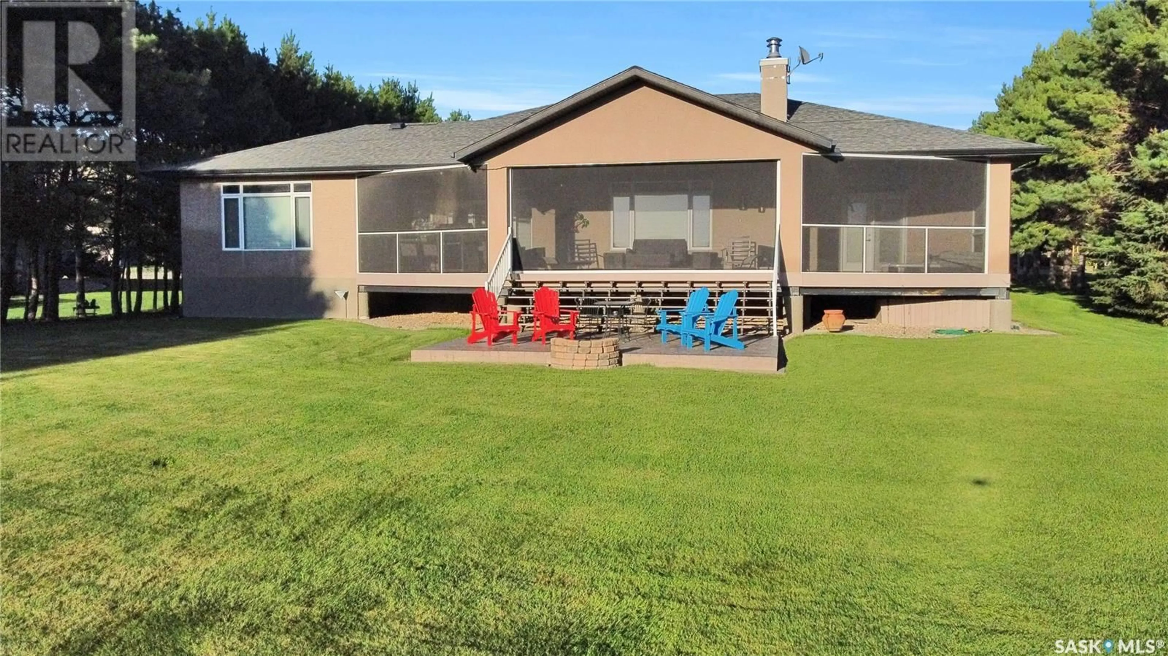 Home with vinyl exterior material, water/lake/river/ocean view for 215-217 NORTH SHORE DRIVE, Buffalo Pound Lake Saskatchewan S0H4C0