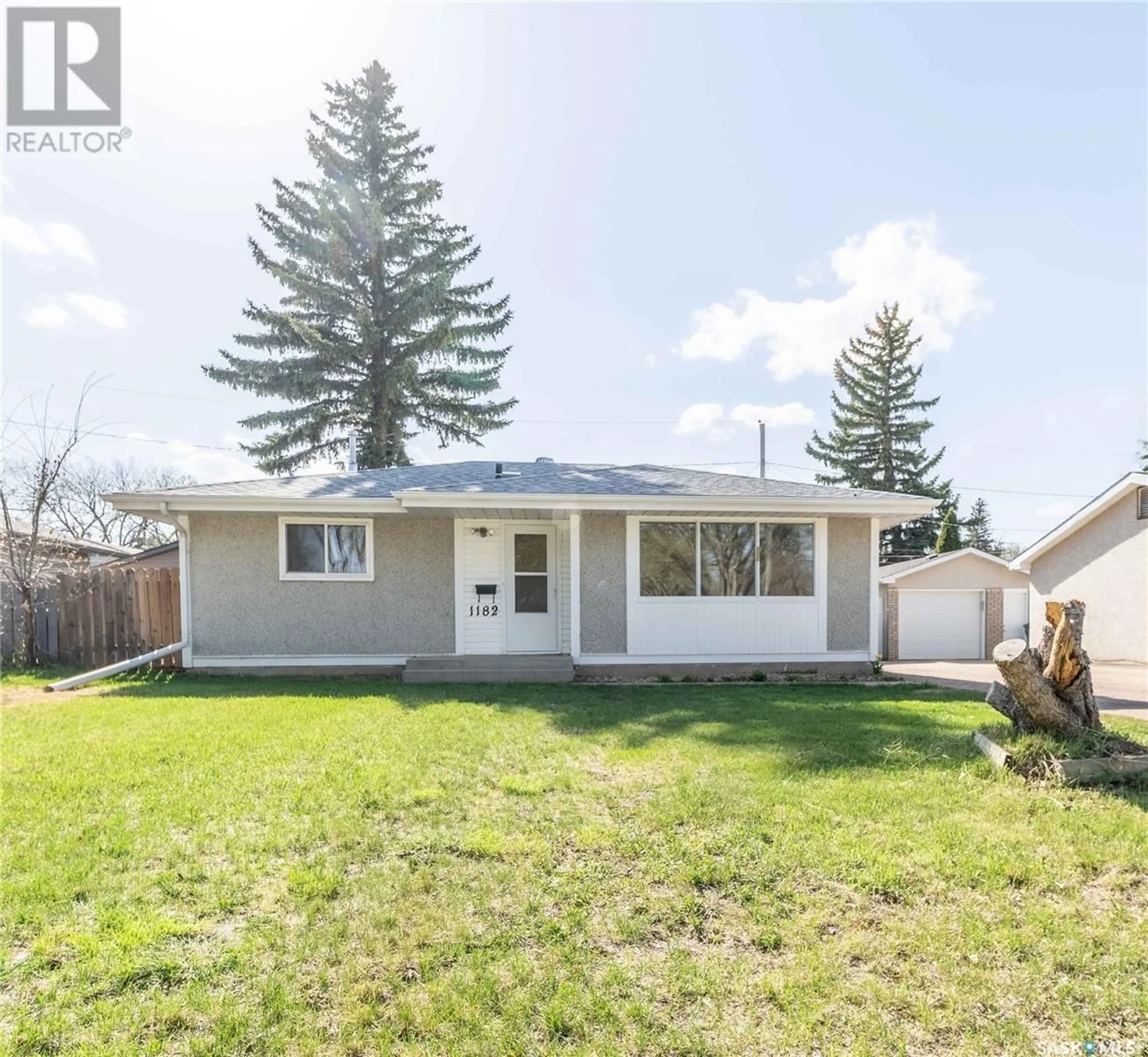 Home with vinyl exterior material, street for 1182 CURRIE CRESCENT, Moose Jaw Saskatchewan S6H6B7
