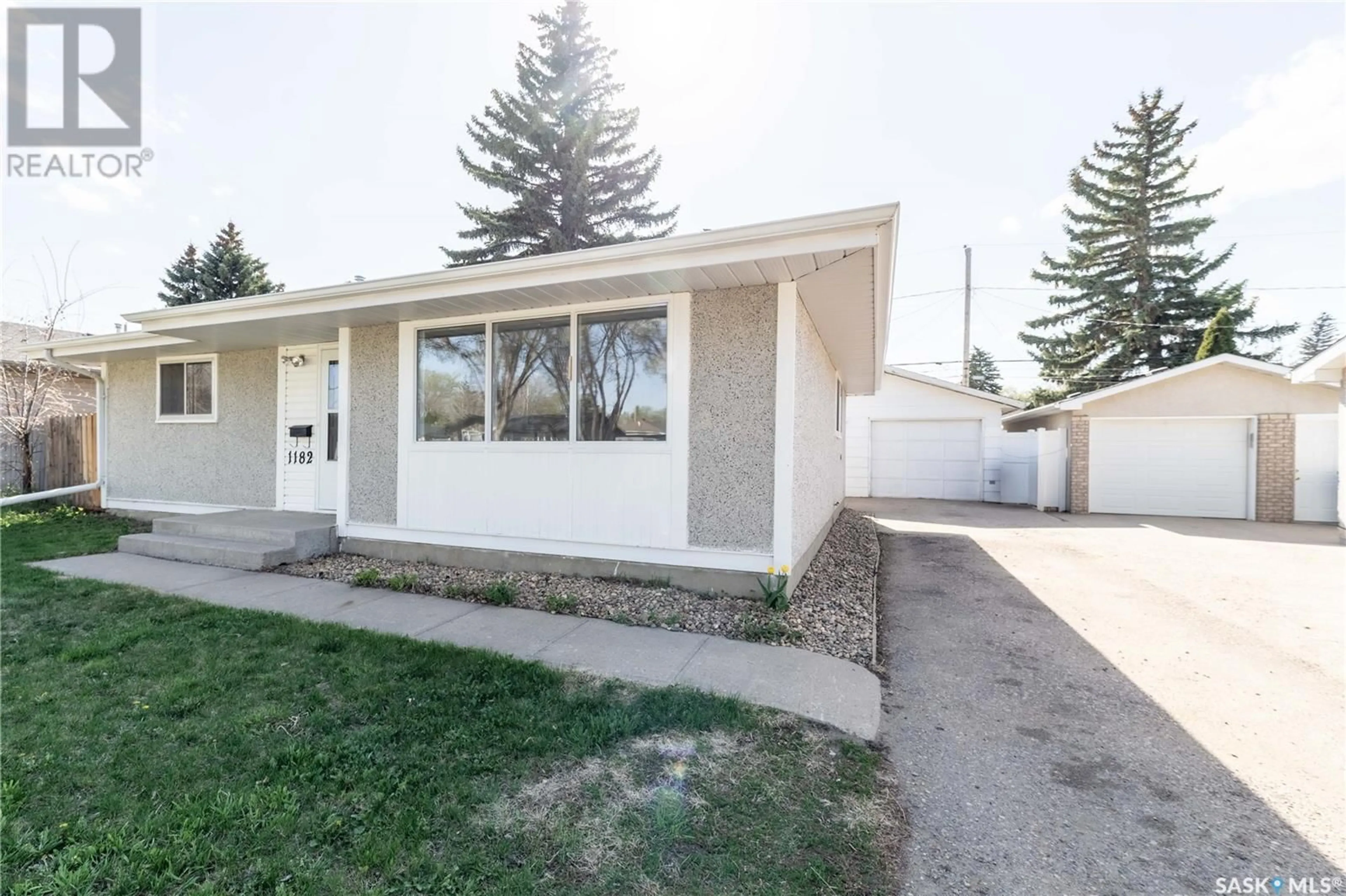Home with vinyl exterior material, street for 1182 CURRIE CRESCENT, Moose Jaw Saskatchewan S6H6B7