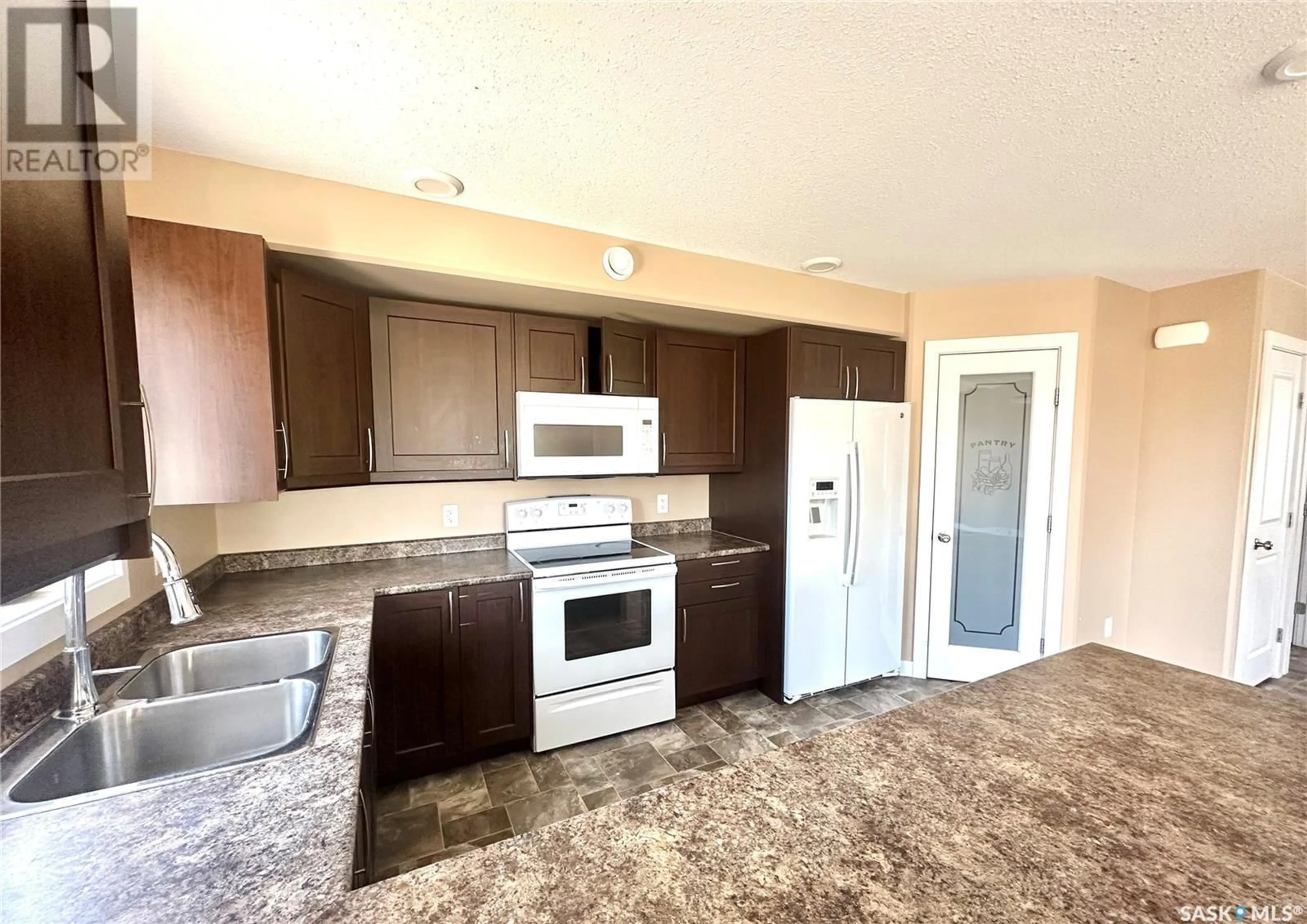 Standard kitchen, unknown for 572 105TH STREET, North Battleford Saskatchewan S9A1R7
