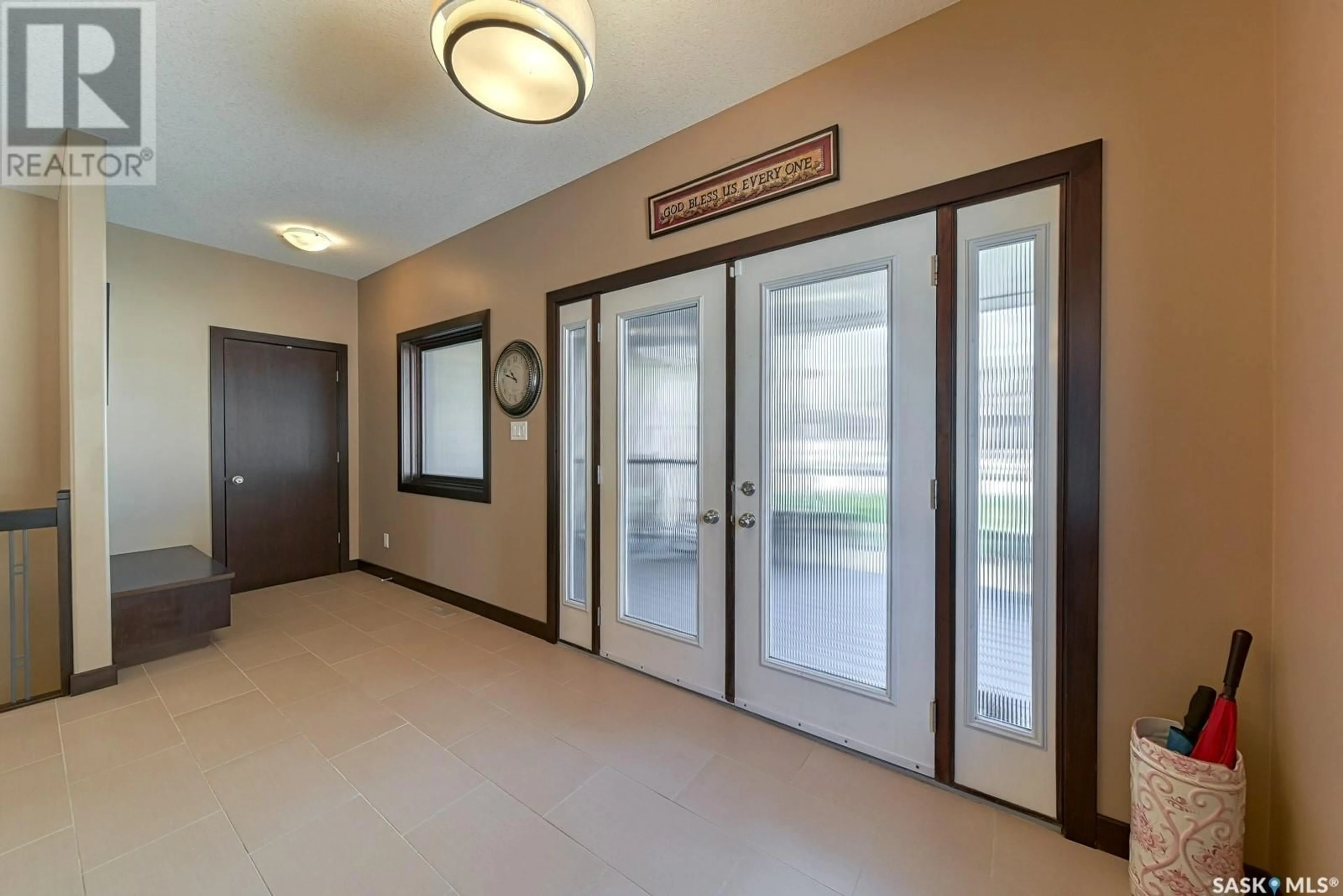 Indoor entryway for 4139 CHUKA DRIVE, Regina Saskatchewan S4V1N2