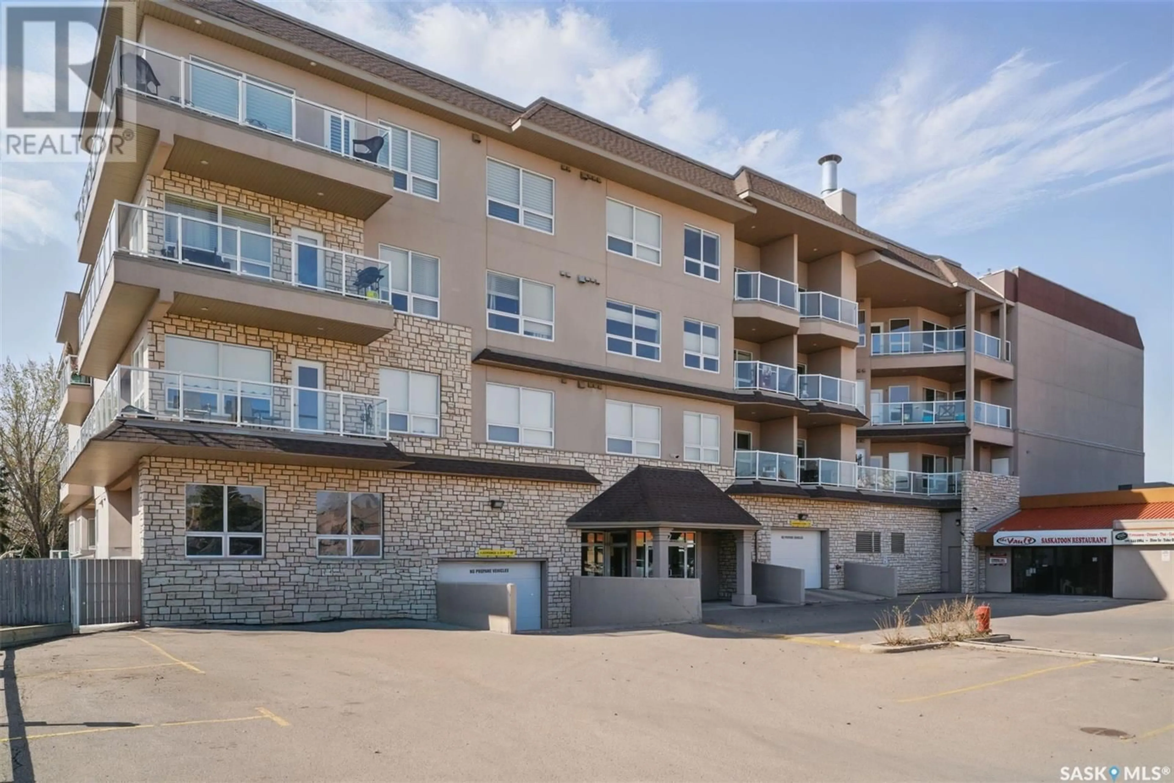 Patio, building for 227 - 202 PINEHOUSE DRIVE, Saskatoon Saskatchewan S7K6N9