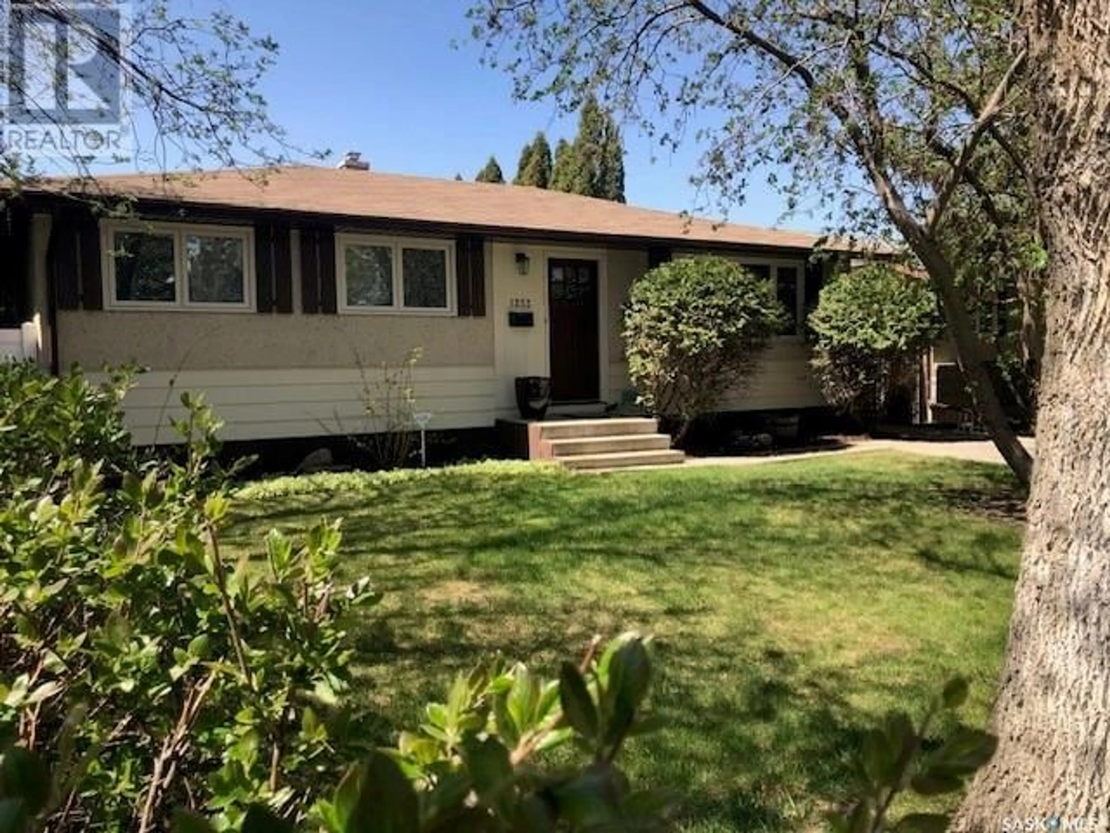 Home with vinyl exterior material, street for 1253 MCNAUGHTON AVENUE, Saskatoon Saskatchewan S7M3X6