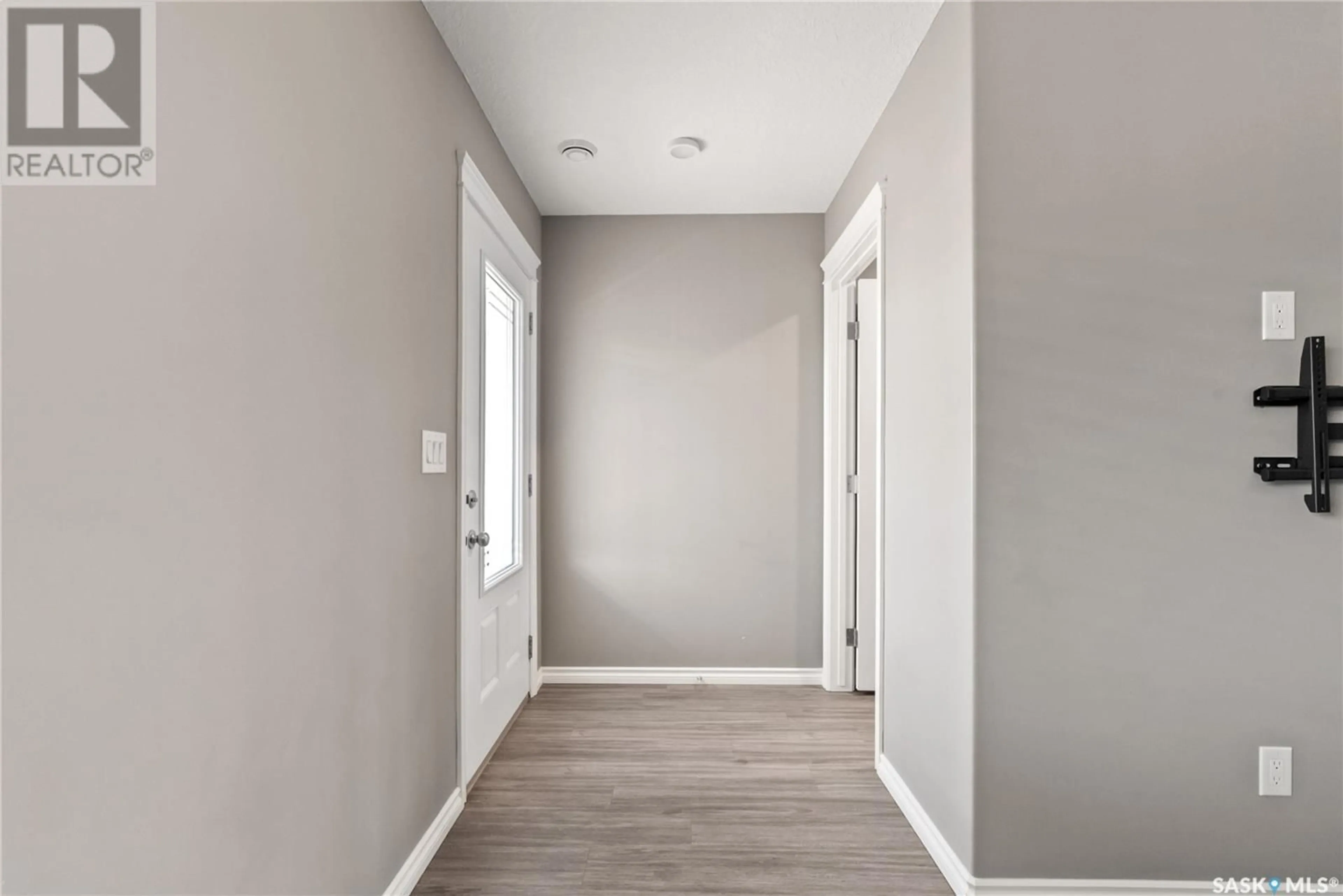 Indoor entryway for 311 110 AKHTAR BEND, Saskatoon Saskatchewan S7W0Y9