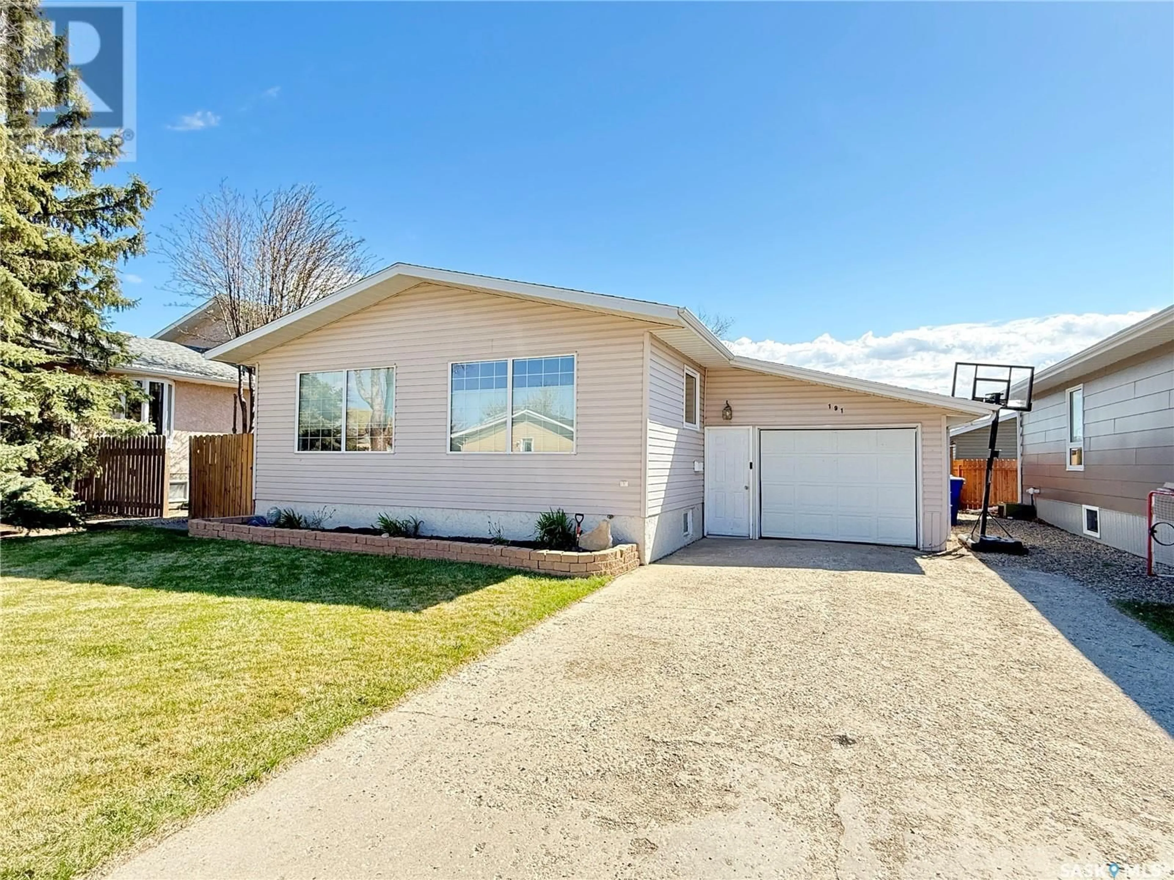 Home with vinyl exterior material, street for 191 MONTGOMERY CRESCENT, Weyburn Saskatchewan S4H2X6