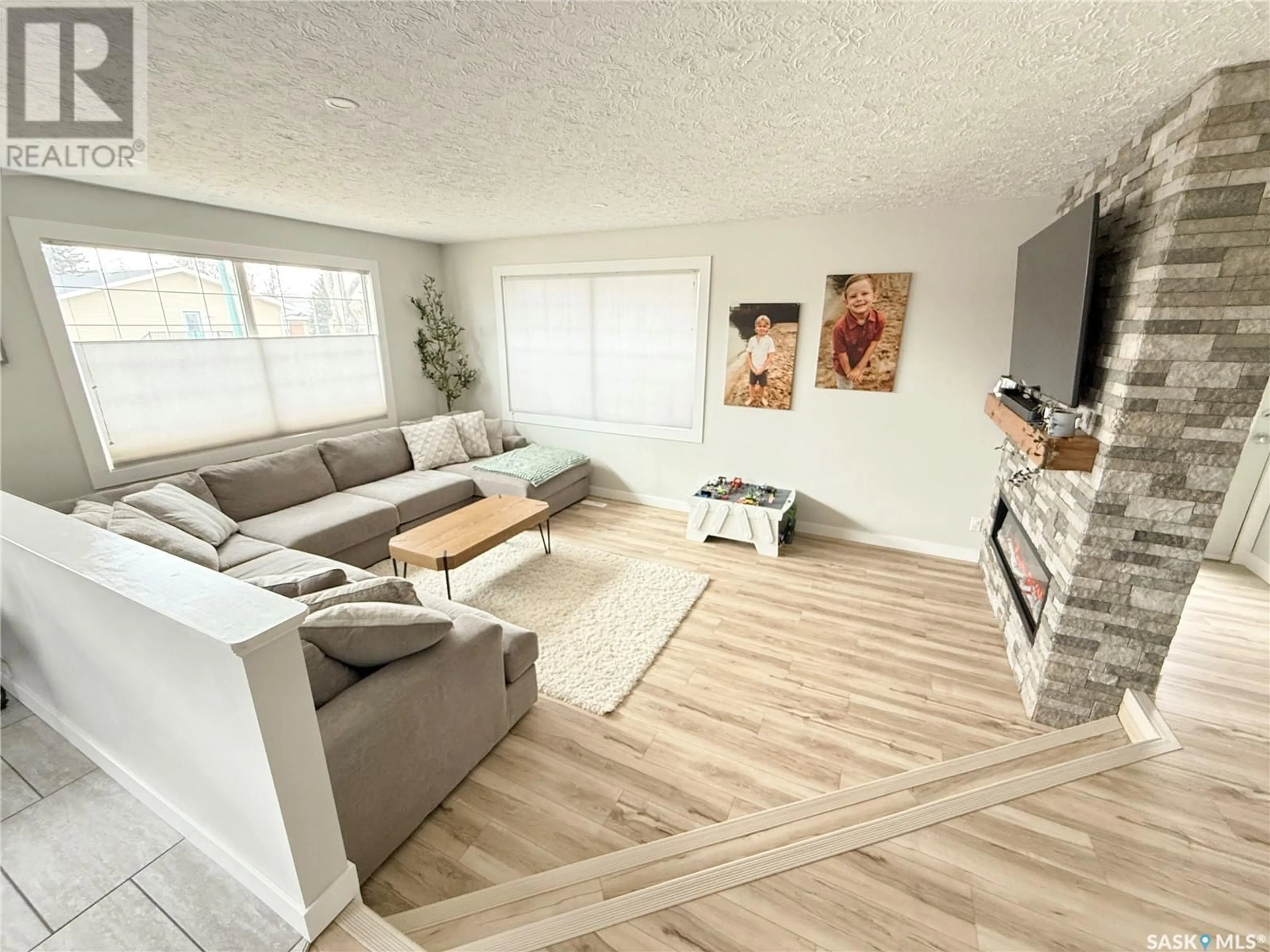 Living room with furniture, unknown for 191 MONTGOMERY CRESCENT, Weyburn Saskatchewan S4H2X6