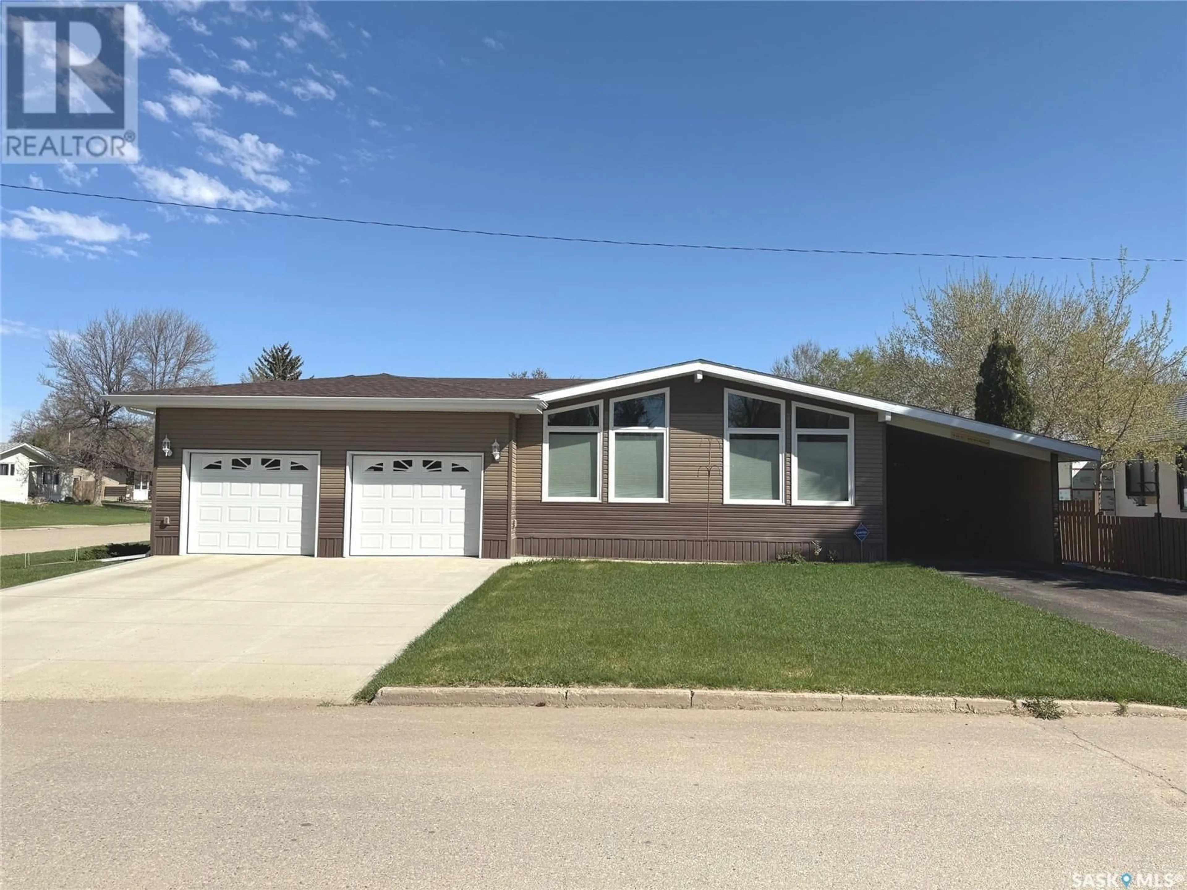 Home with vinyl exterior material, street for 385 HUDSON AVENUE, Fort Qu'Appelle Saskatchewan S0G1S0