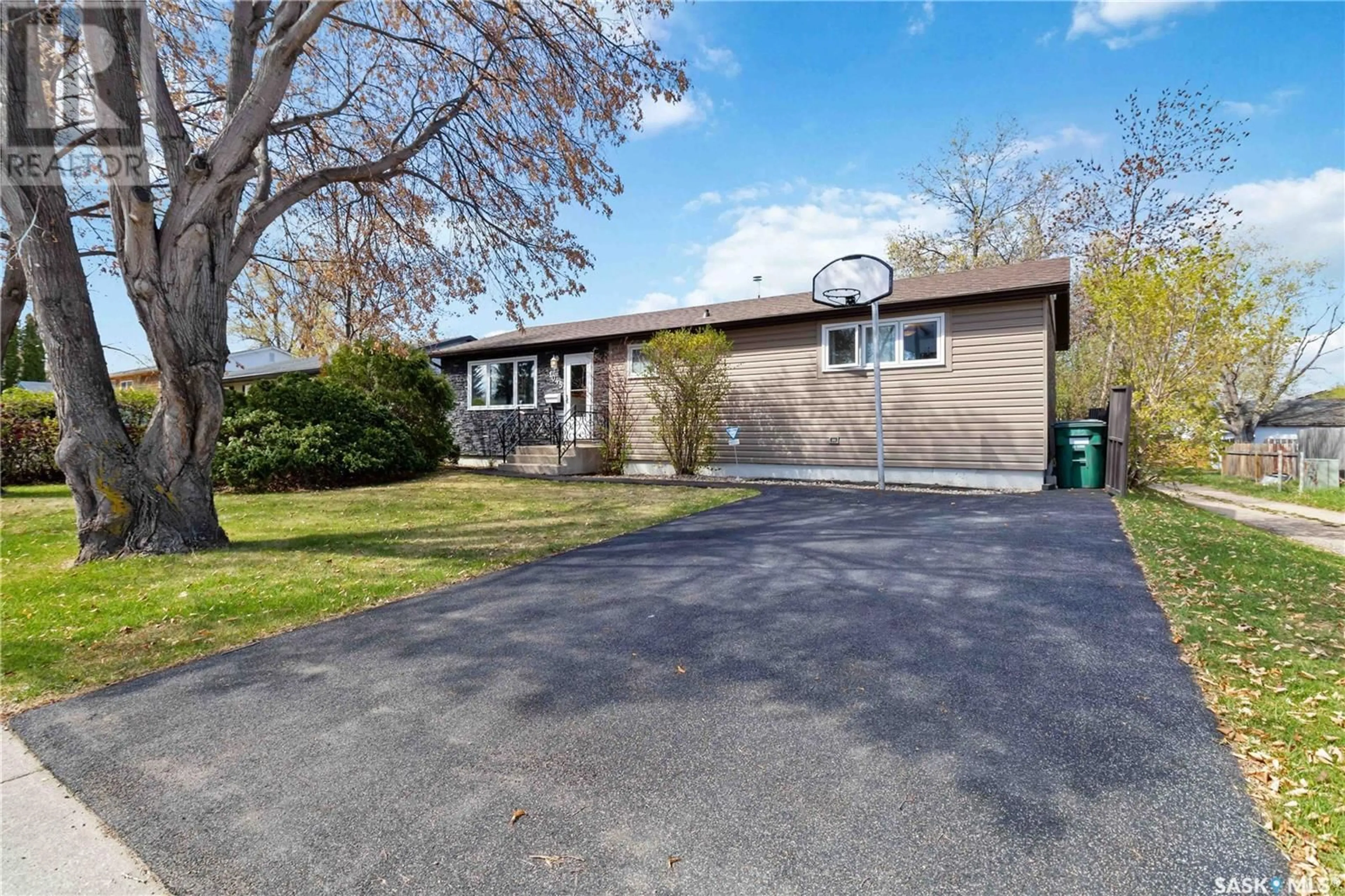 Unknown for 1045 MAHONEY AVENUE, Saskatoon Saskatchewan S7L3Z2