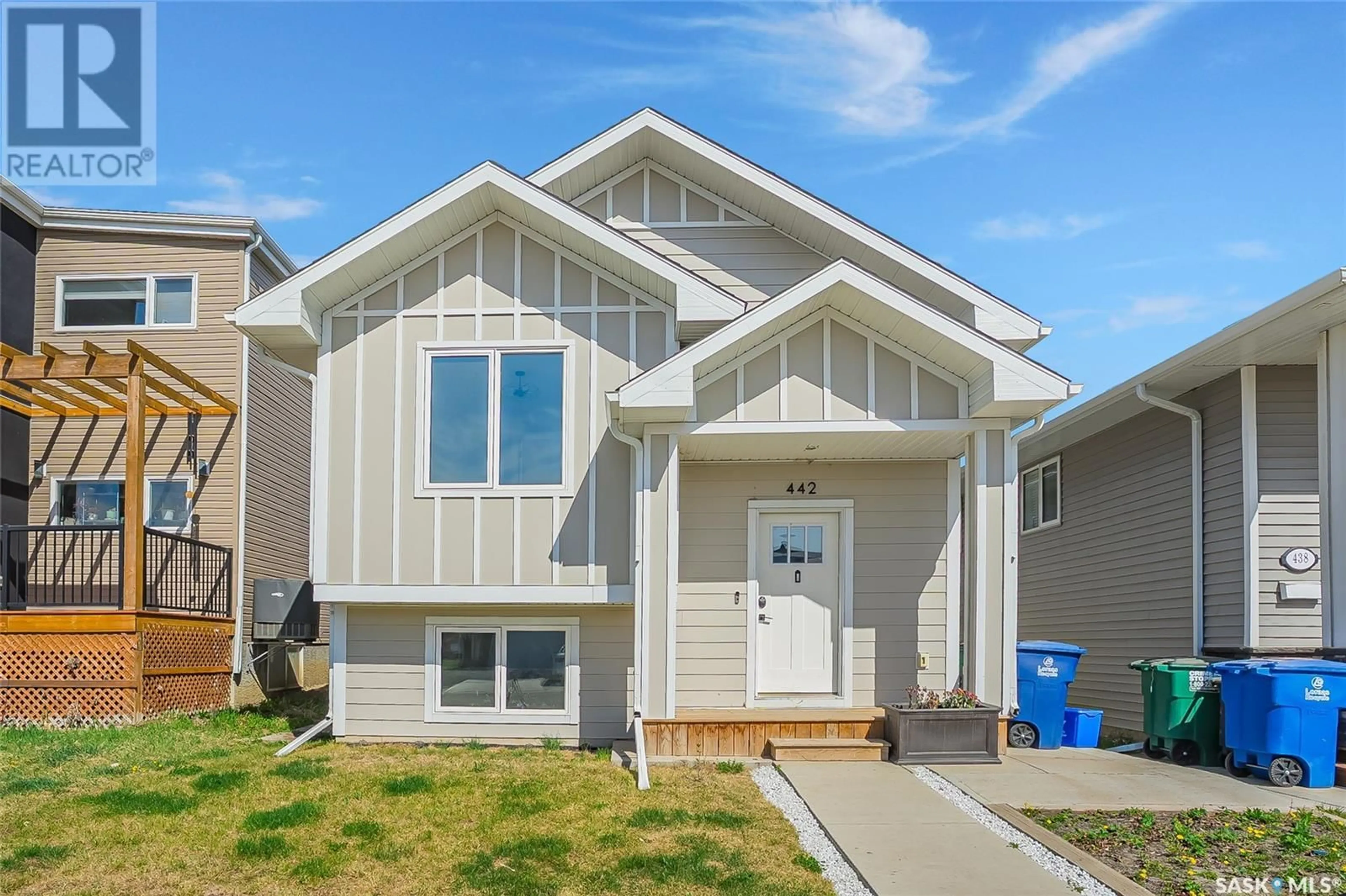 Home with vinyl exterior material, street for 442 BENTLEY COURT, Saskatoon Saskatchewan S7L6L3