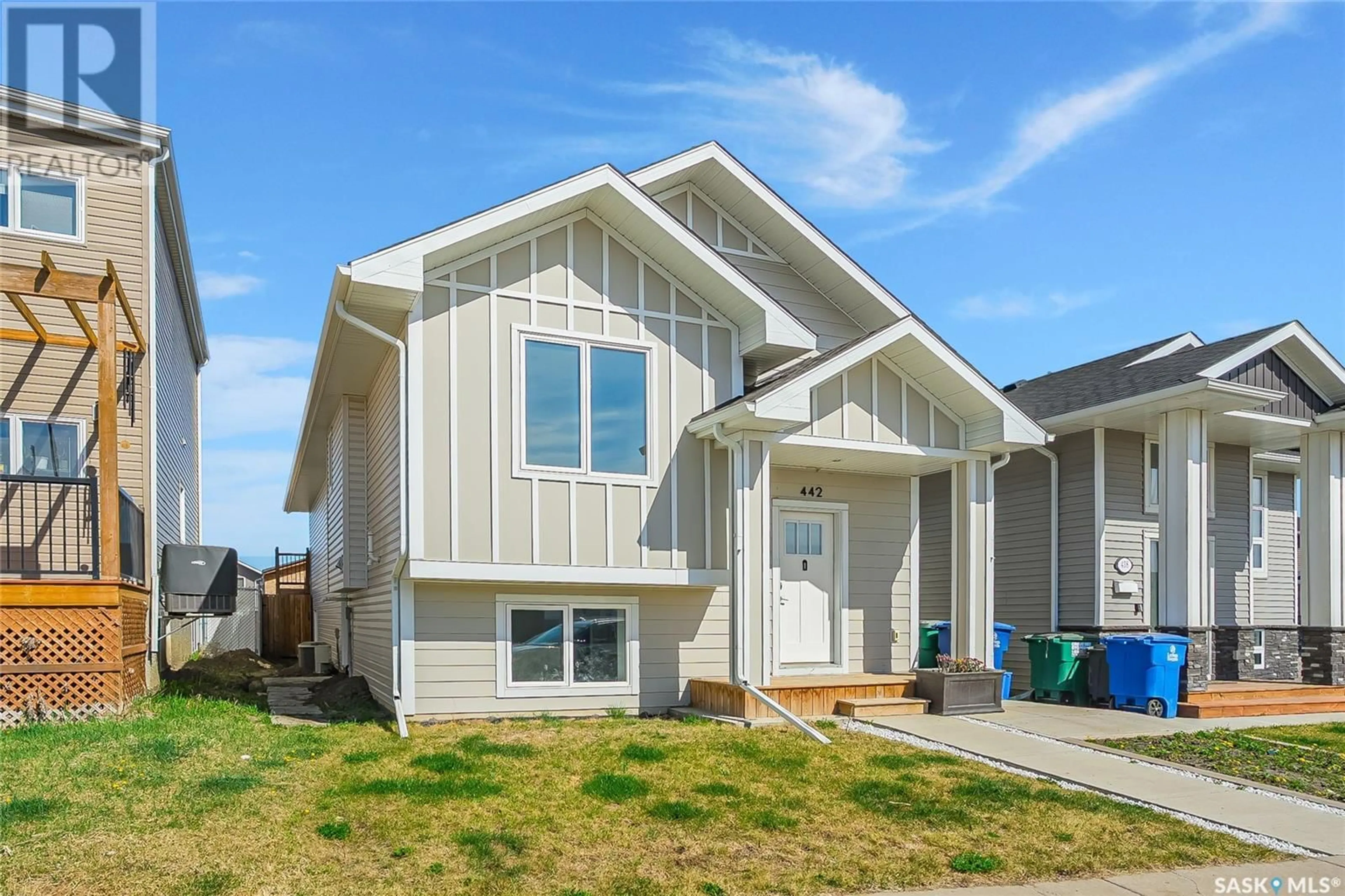 Home with vinyl exterior material, street for 442 BENTLEY COURT, Saskatoon Saskatchewan S7L6L3