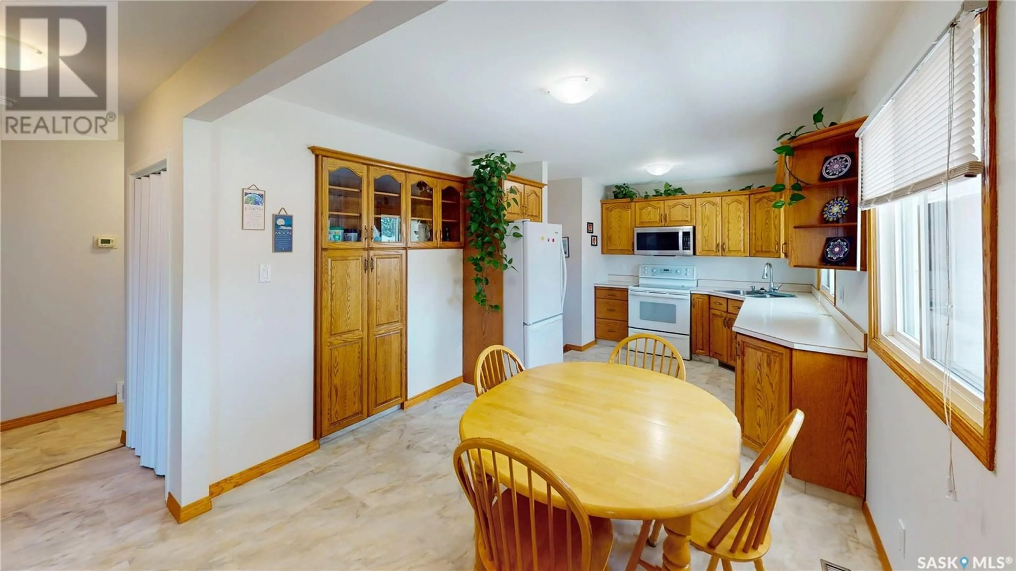 Dining room, ceramic/tile floor for 40 UPLAND DRIVE, Regina Saskatchewan S4R0B9