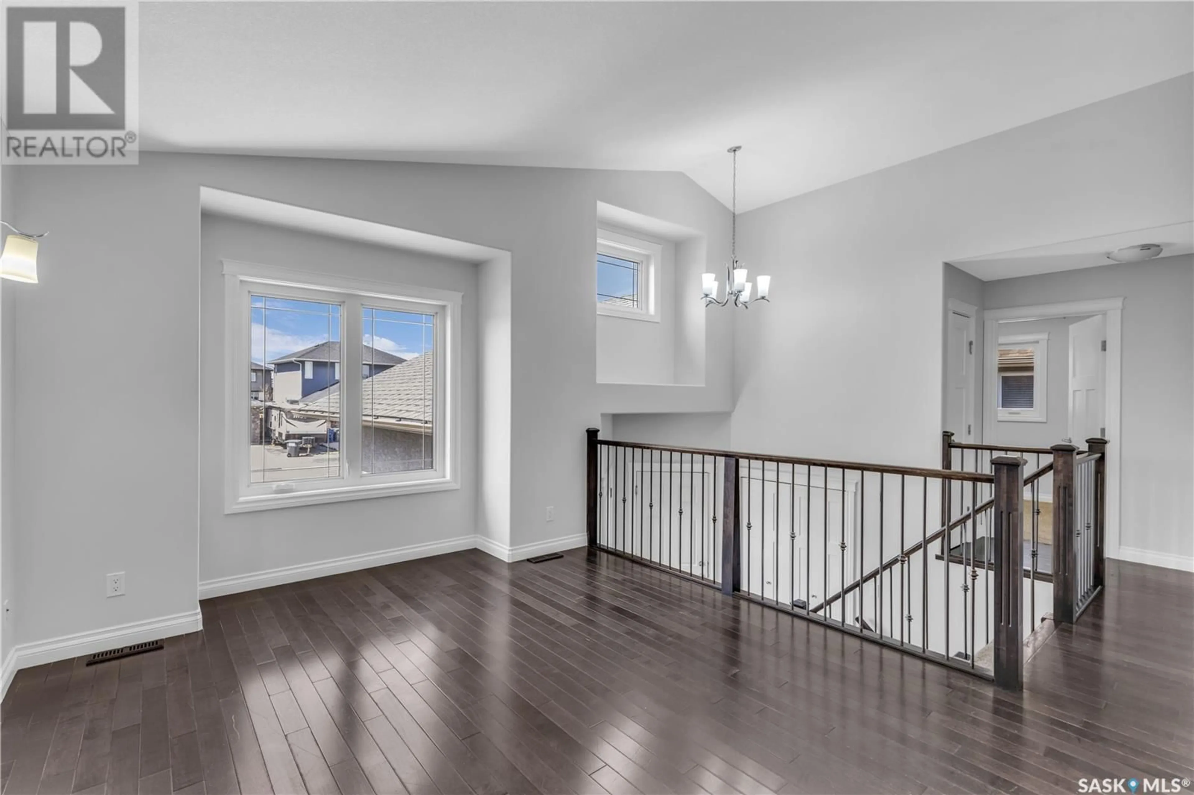 Indoor entryway for 915 HUNTER ROAD, Saskatoon Saskatchewan S7T0E6