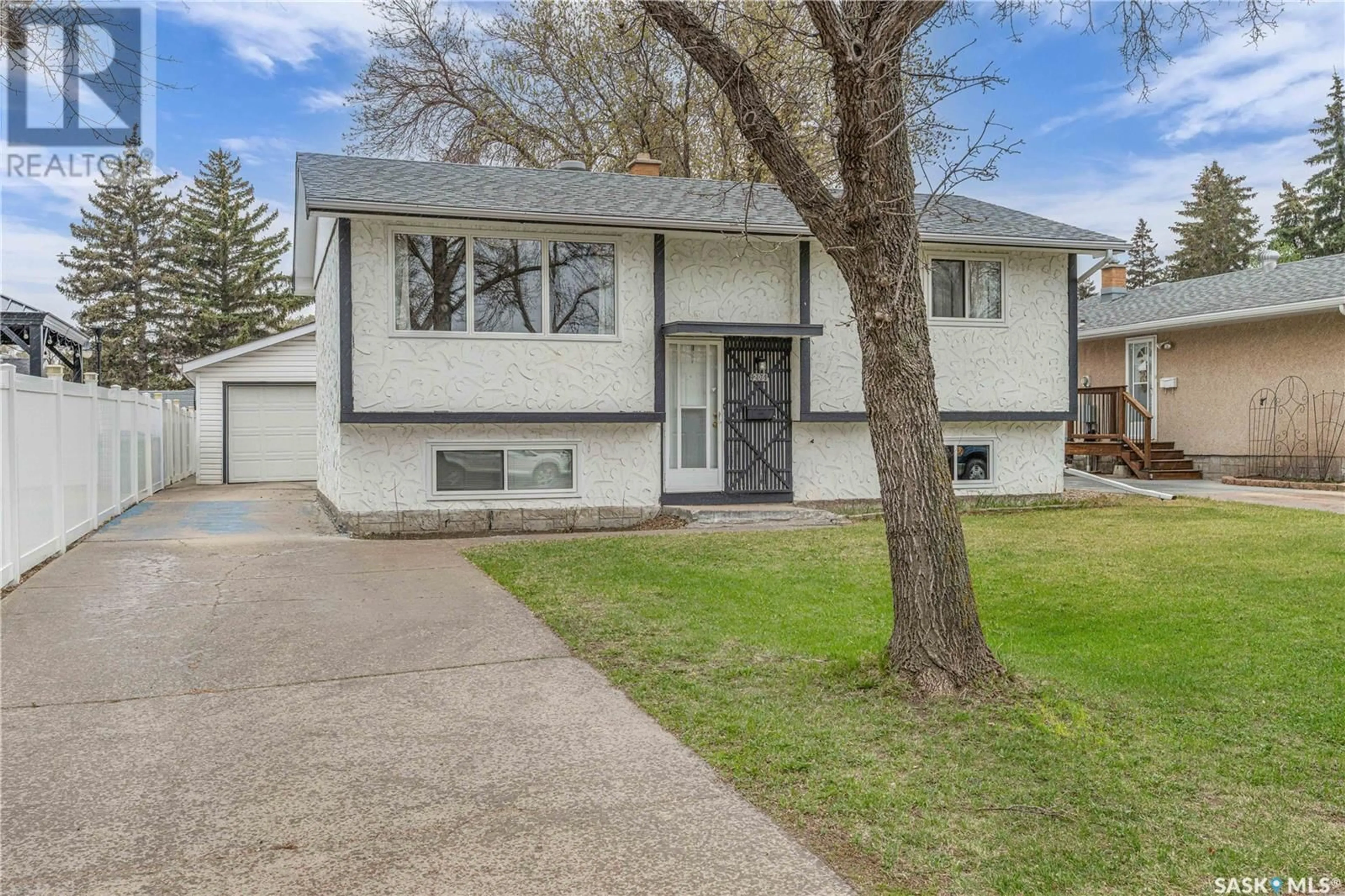 Home with vinyl exterior material, street for 206 UPLAND DRIVE, Regina Saskatchewan S4T5H4