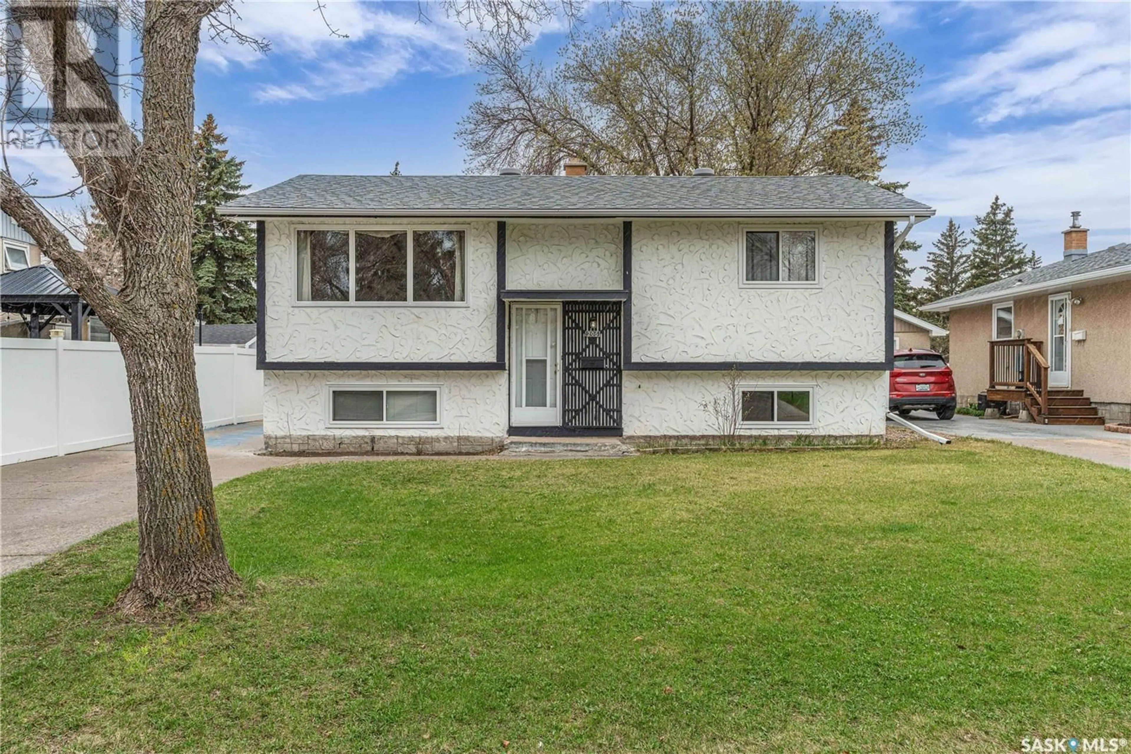 Home with vinyl exterior material, street for 206 UPLAND DRIVE, Regina Saskatchewan S4T5H4